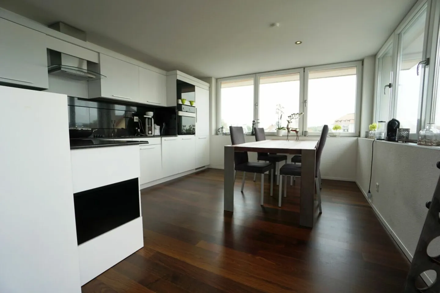 Appartement 4.5 pièces dans un emplacement central - Photo 4 sur 8