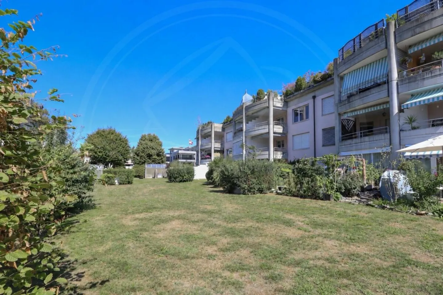 Appartamento di 3½ locali ben tenuto con due balconi al secondo piano - Foto 11 di 12