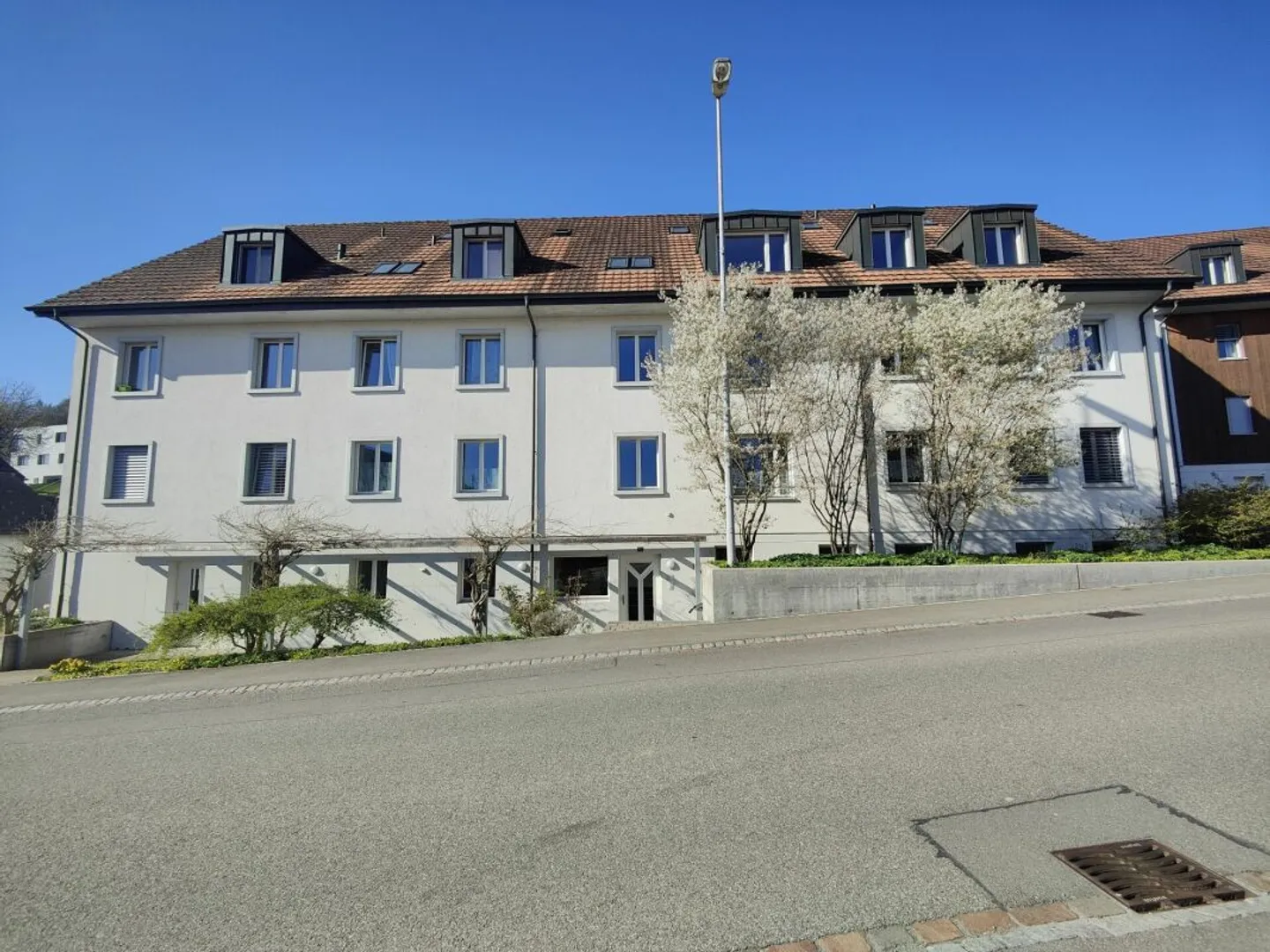 Family-friendly apartment in a well-maintained multi-family house Copy - Photo 2 of 11