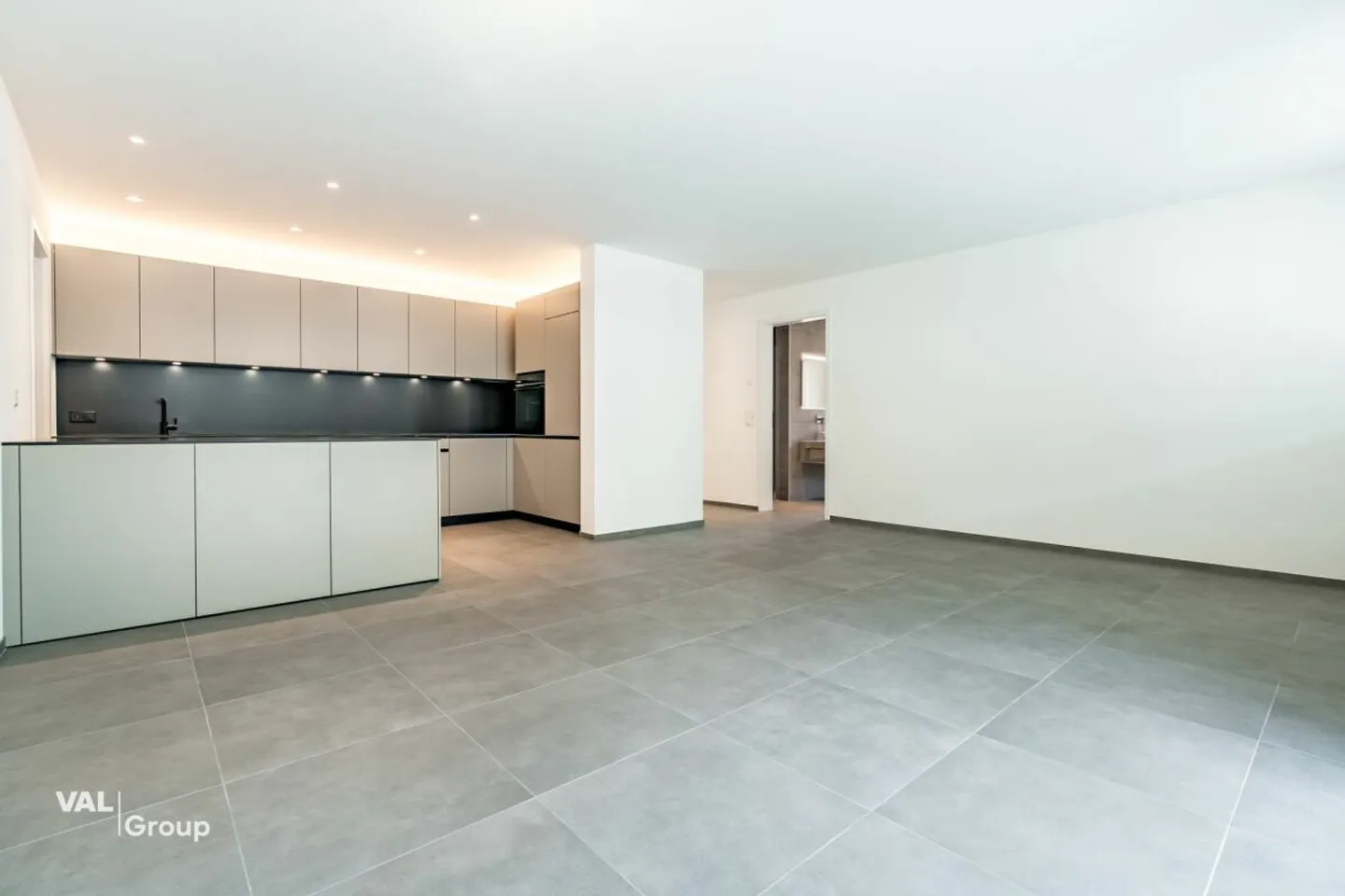Première location d'un appartement de 3,5 pièces de haute qualité - Photo 4 sur 13