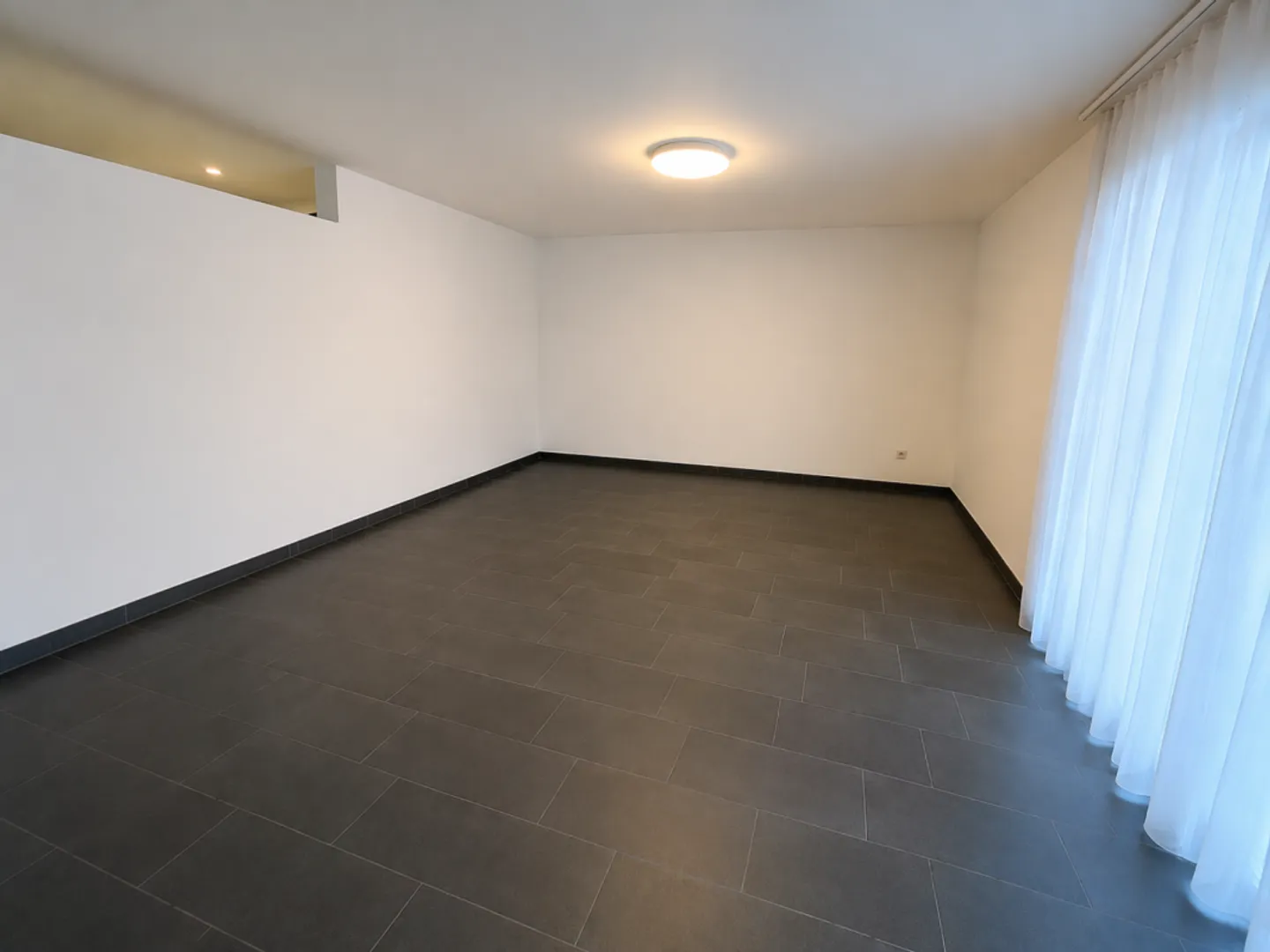 Appartamento giardino moderno, luminoso e attraente di 4,5 stanze a Niederrohrdorf AG - Foto 5 di 11