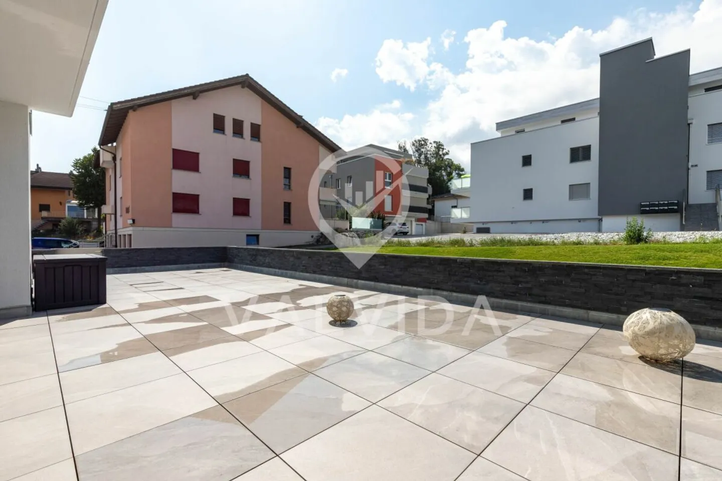 Moderne 5.5-Zimmerwohnung mit grosser Terrasse in Susten - Foto 4 von 13