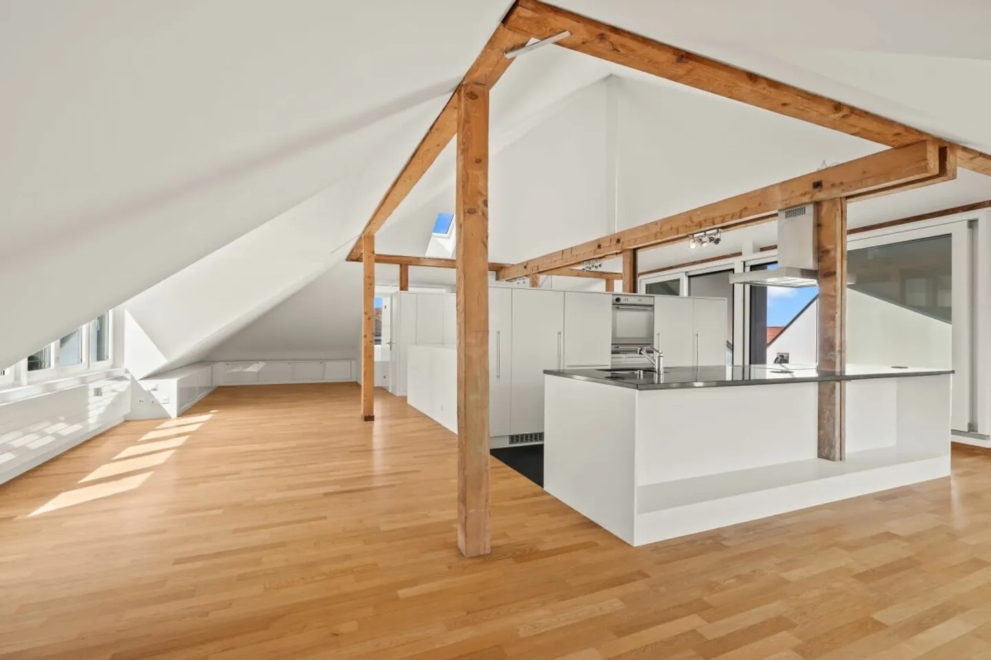 Appartamento loft di 2,5 locali con vista sul Kannenfeldpark - Foto 1 di 8