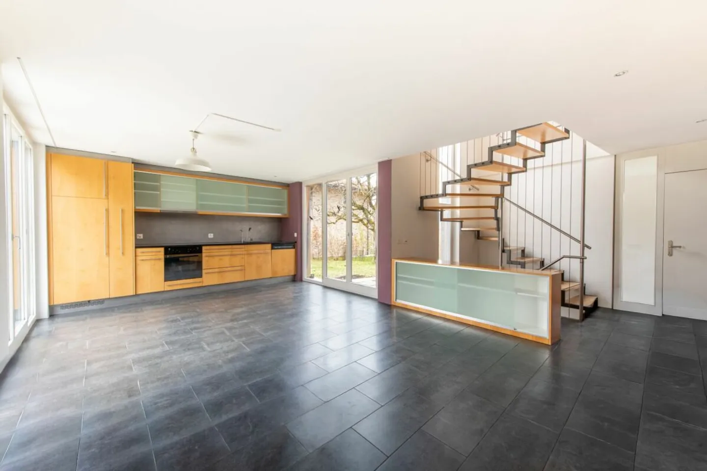 Architecture Meets Nature: Your Retreat with a View - Photo 3 of 13