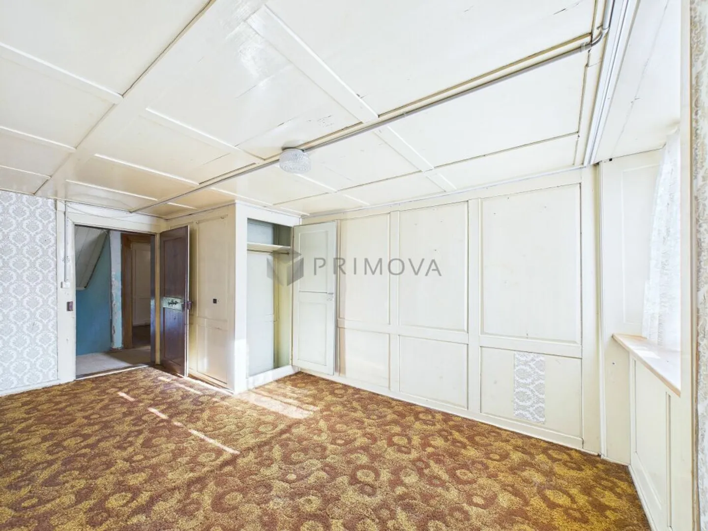 Row House Awaits a Makeover - Renovation Project in Mollis for Creatives - Photo 10 of 13