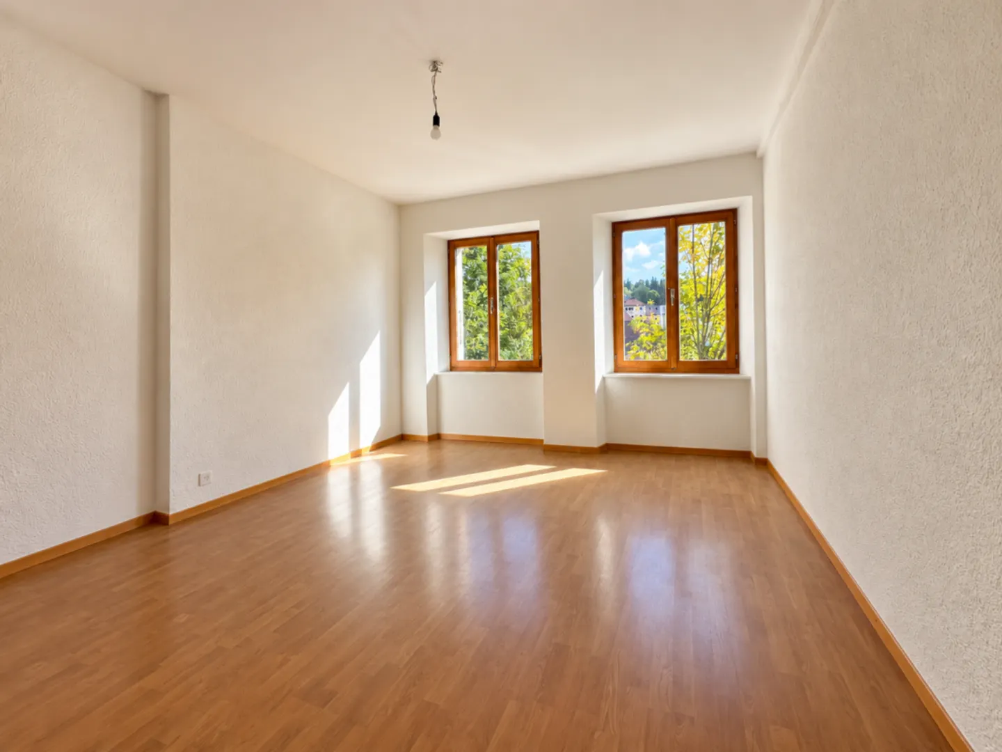 Large 4.5-room apartment with fireplace - Photo 4 of 13