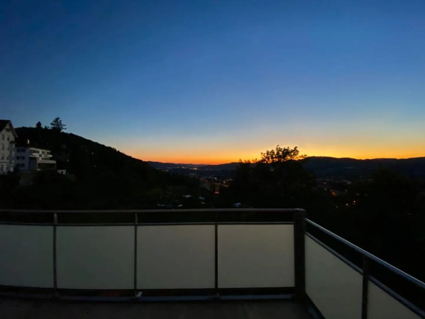 Spazioso appartamento di 4.5 locali con balcone e vista panoramica - Foto 7 di 9