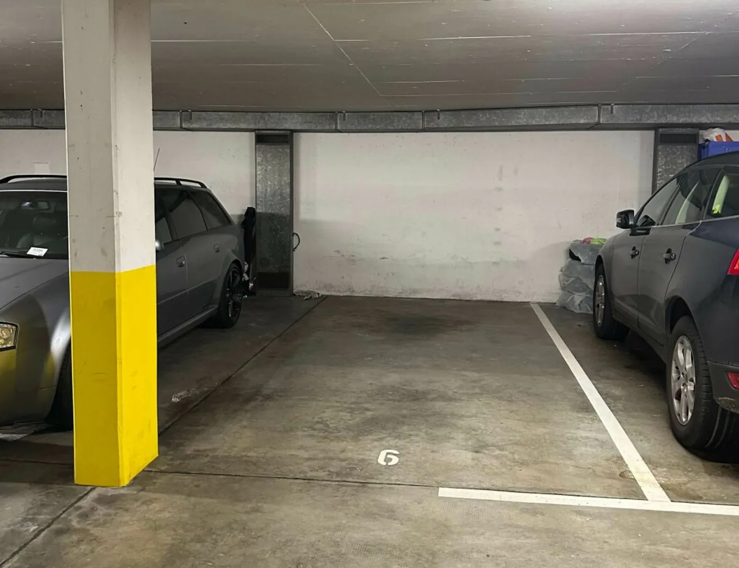 Place de parking à Arlesheim - Photo 1 sur 2