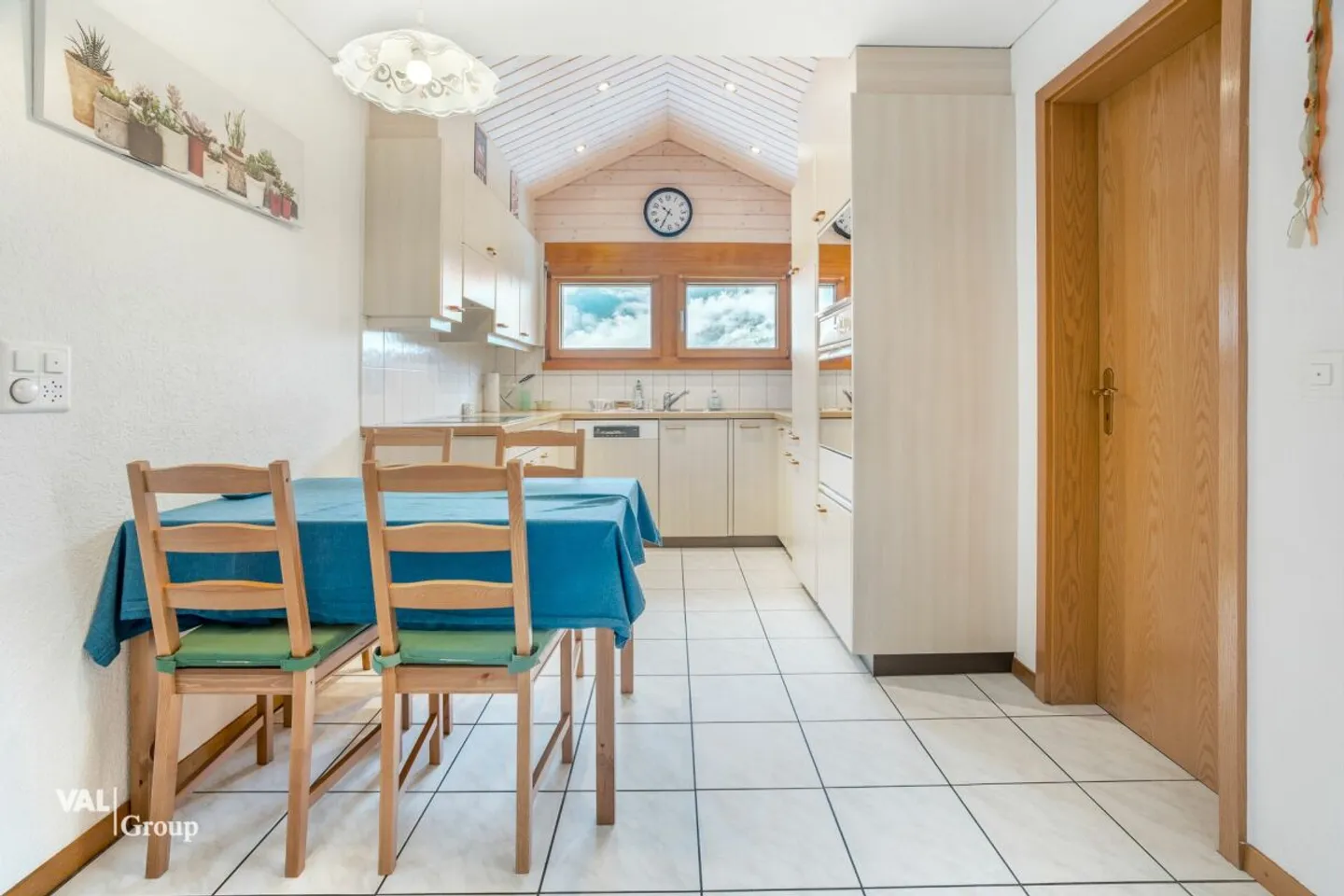 Where sun, wide views, and security meet - Photo 5 of 13