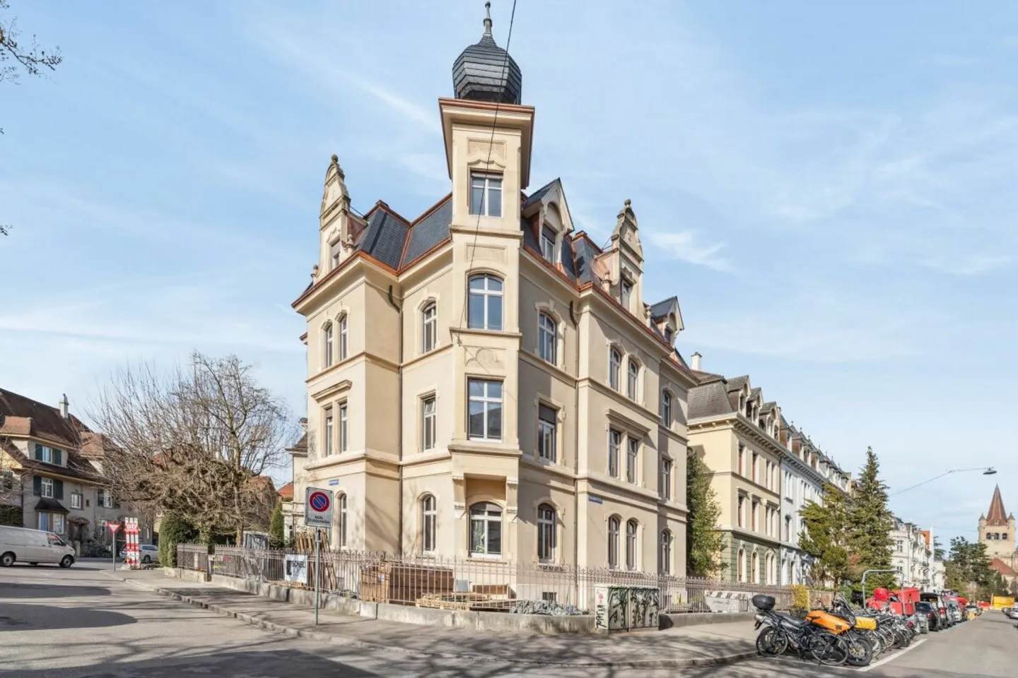 Esclusivo appartamento con giardino di 4 1/2 locali con comfort moderno in Rütimeyerplatz - Foto 1 di 9
