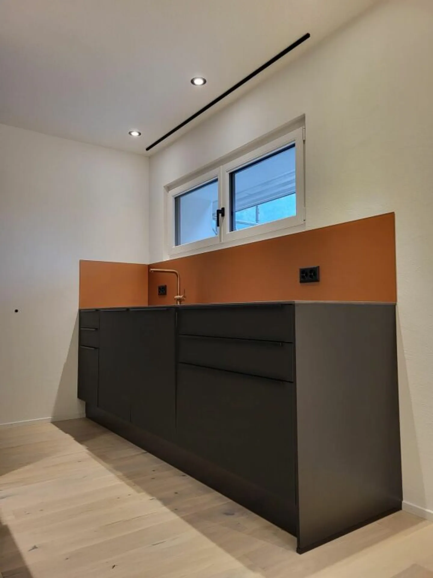 Moderne Maisonette-Wohnung mit Bergsicht - Photo 3 sur 13