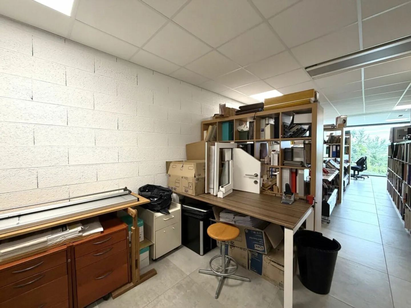 Geräumiges Büro mit Konferenzbereich zu vermieten - Foto 6 von 8