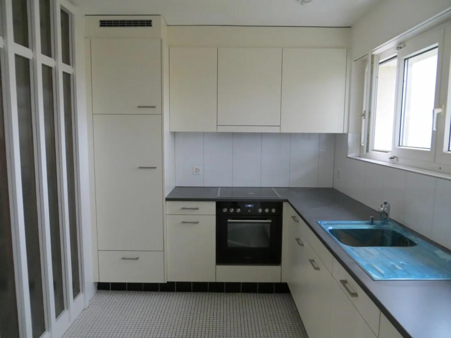 Bel appartement dans un quartier résidentiel calme et ensoleillé - Photo 3 sur 10