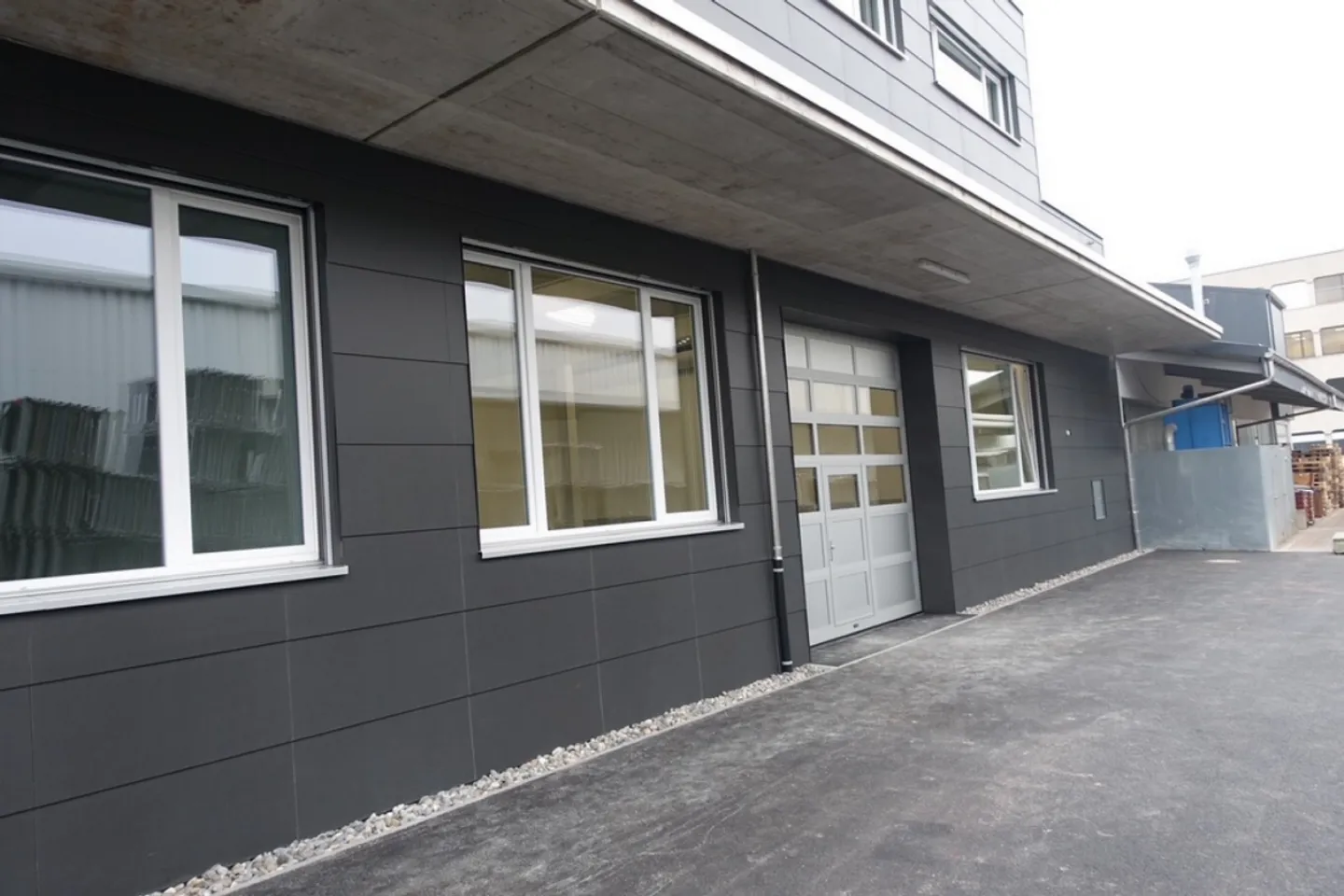 Modern commercial space in an attractive commercial location in Lucerne North - Photo 9 of 10
