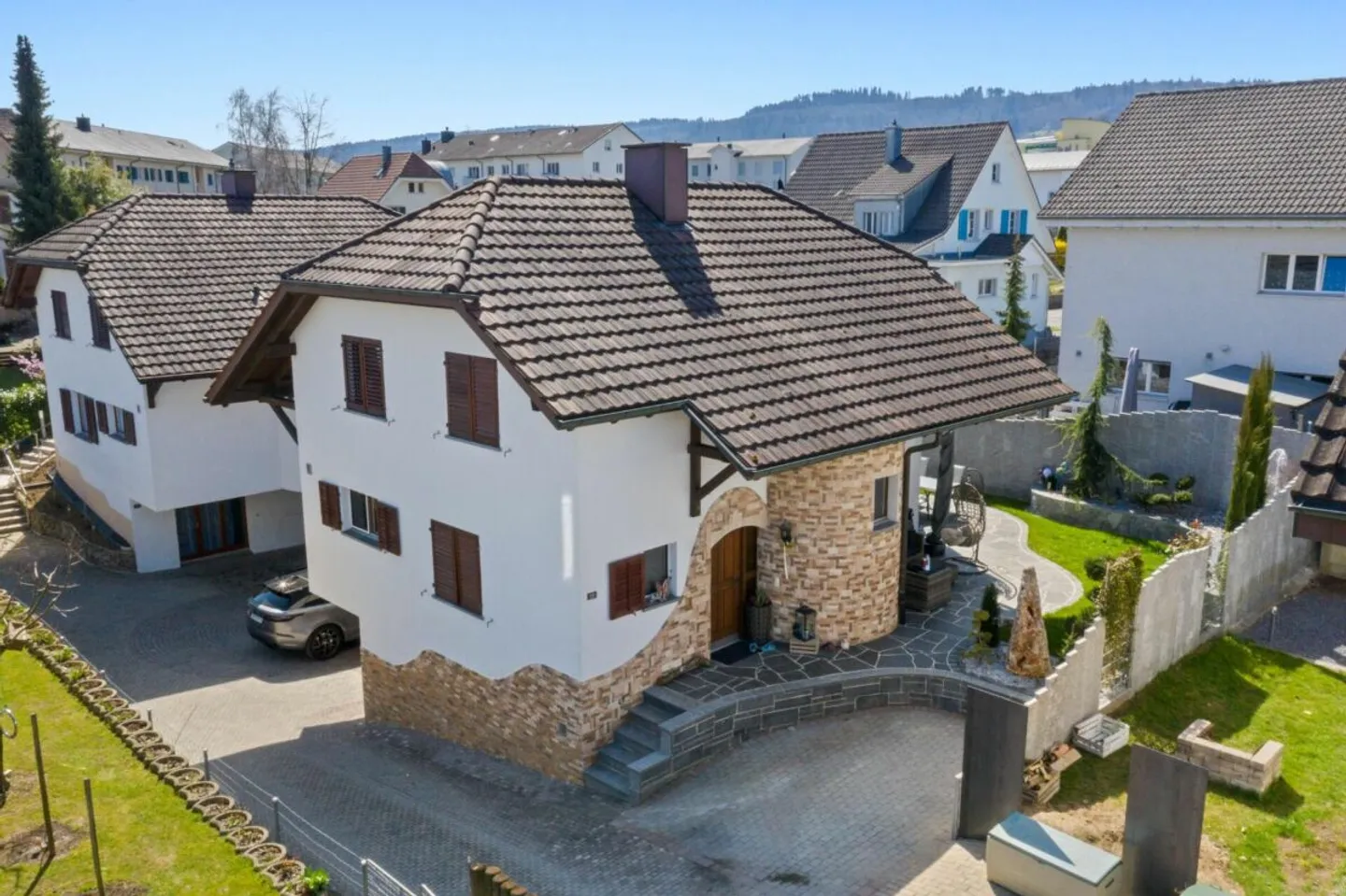 Casa spaziosa e adatta alle famiglie con giardino soleggiato in posizione privilegiata! - Foto 4 di 13
