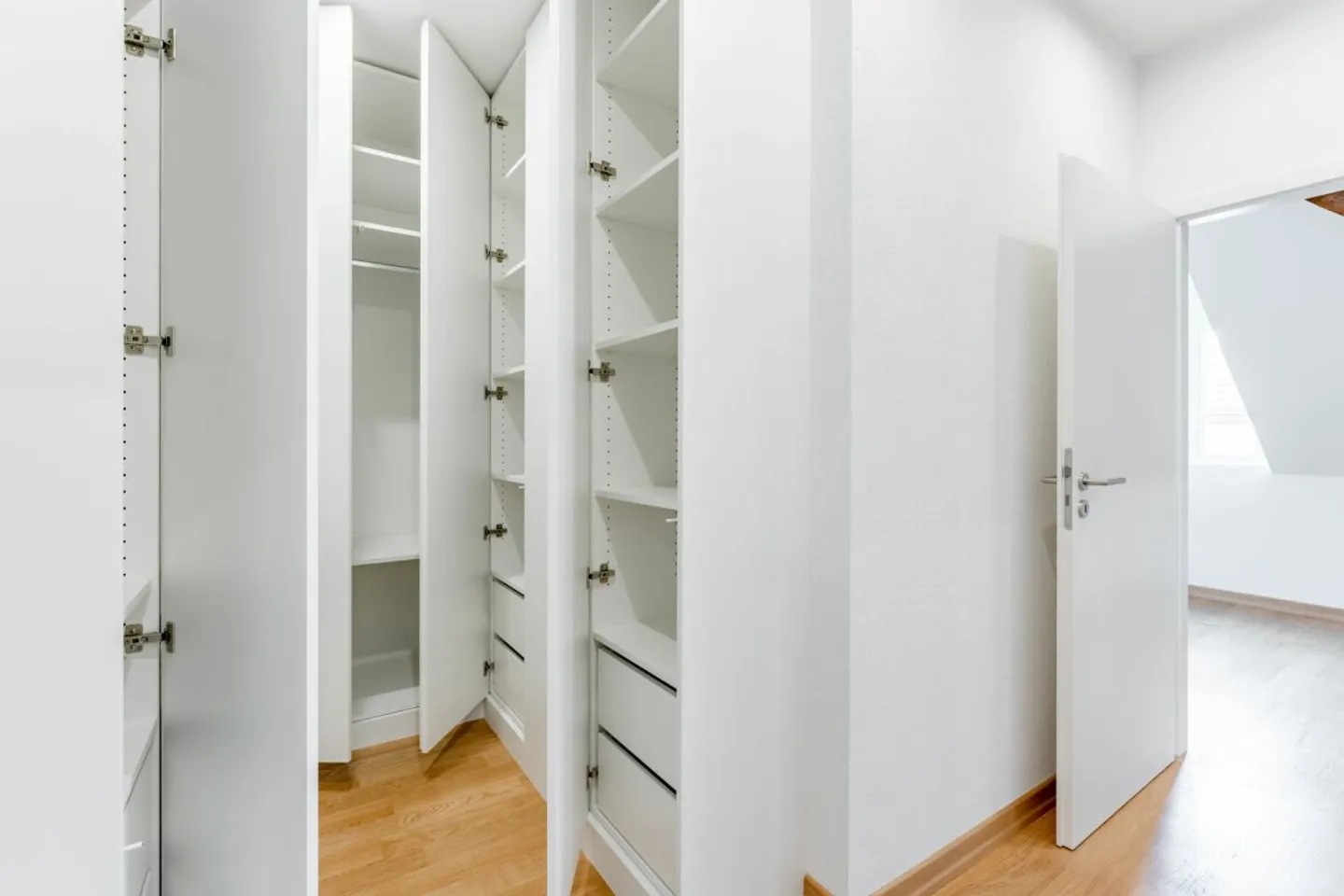 Spacious Maisonette Apartment - Photo 6 of 7