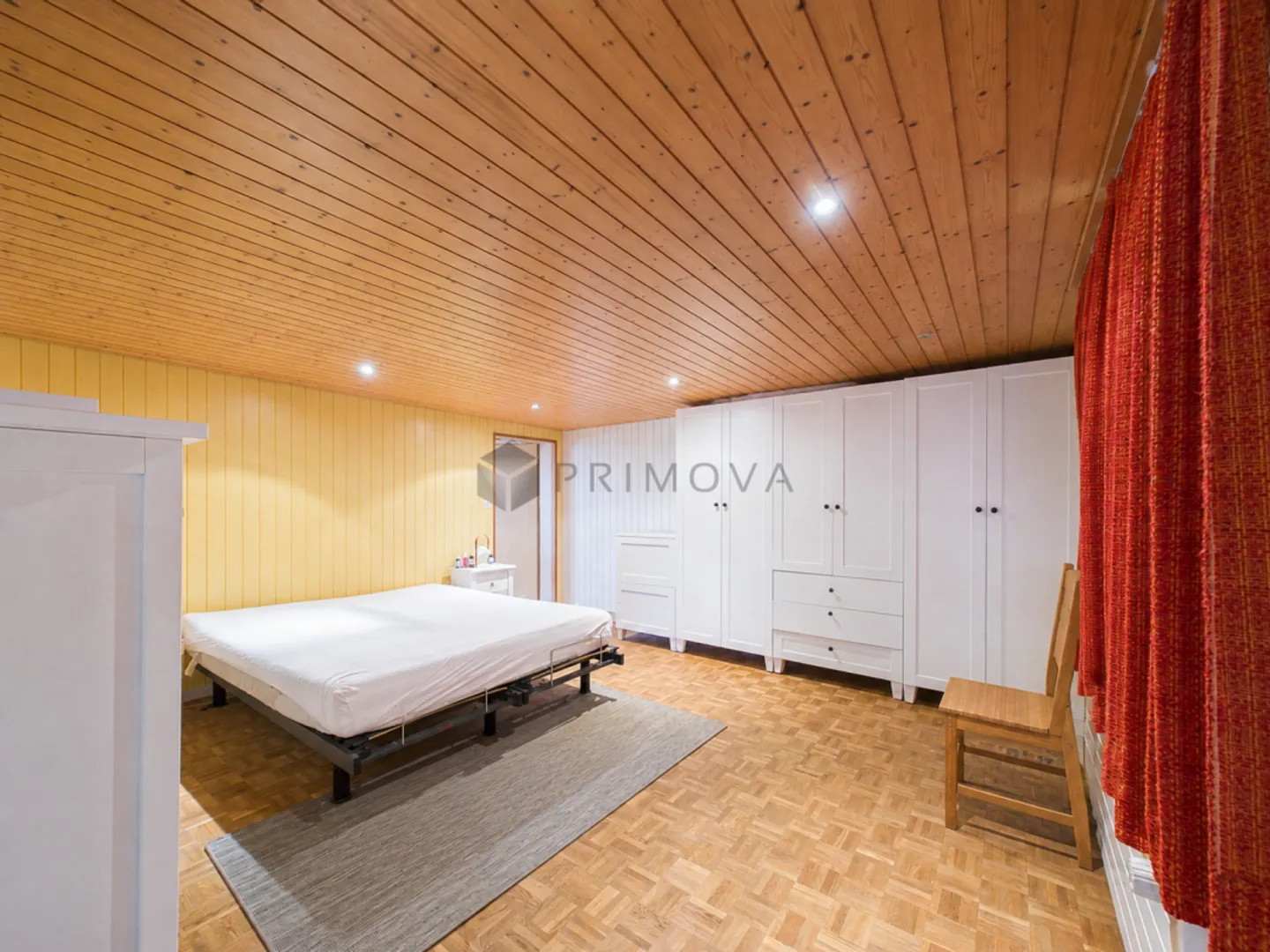 Modernisiertes Zweifamilienhaus mit Weitblick, Doppelgarage und viel Platz - Photo 10 of 13