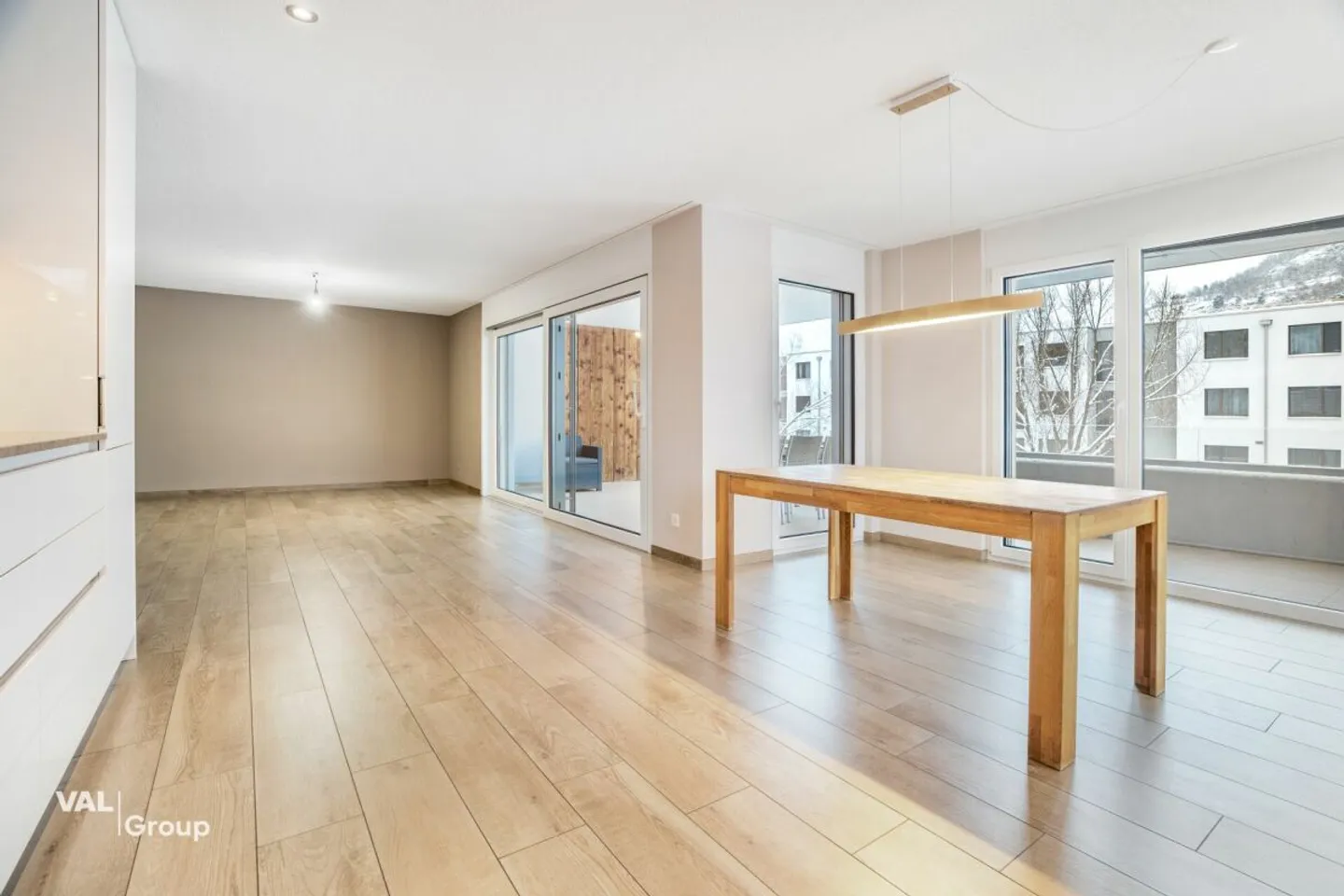 Viel Platz zum Leben: Hochwertige 5,5-Zimmer-Wohnung mit Balkon in Visp - Foto 2 von 13