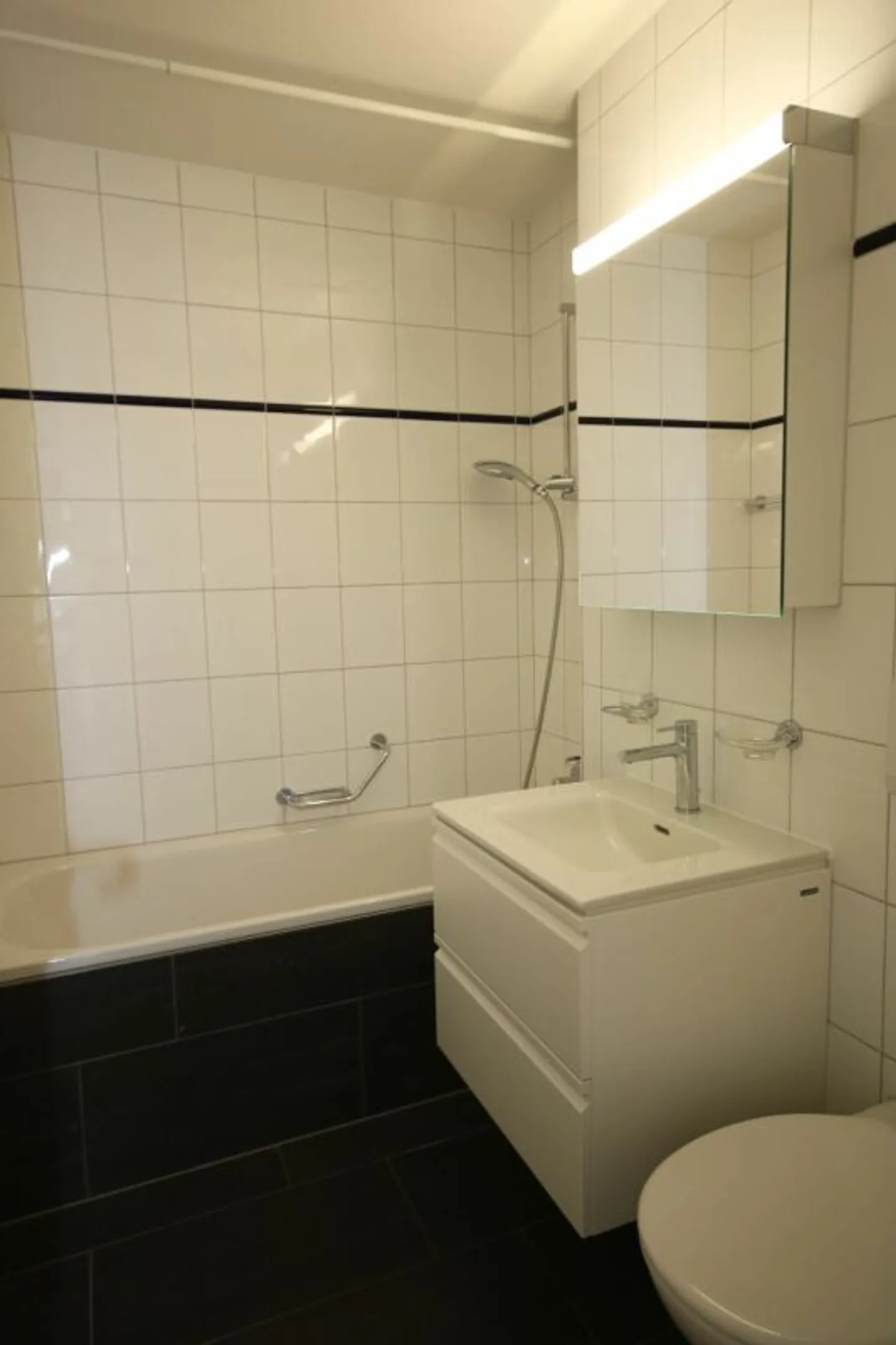 Grosszügige, moderne Wohnung in parkähnlicher Umgebung - Photo 11 of 11