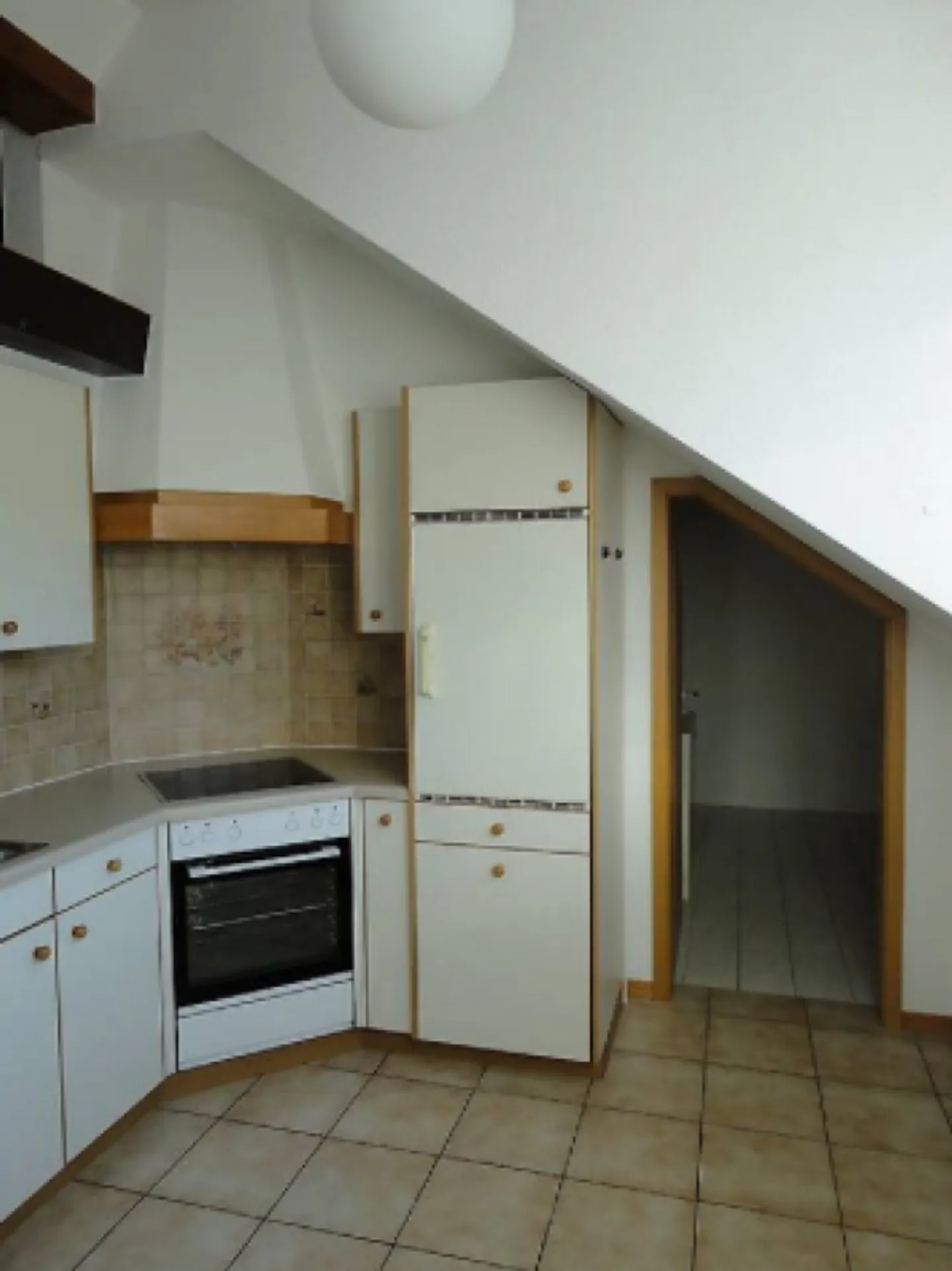 Charmante 2-Zimmer-Dachgeschosswohnung mit Mezzanin - Foto 4 von 5
