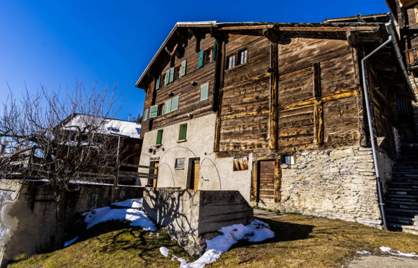 Charming 2.5-room apartment with versatile usage options in Guttet-Feschel VS - Photo 2 of 13