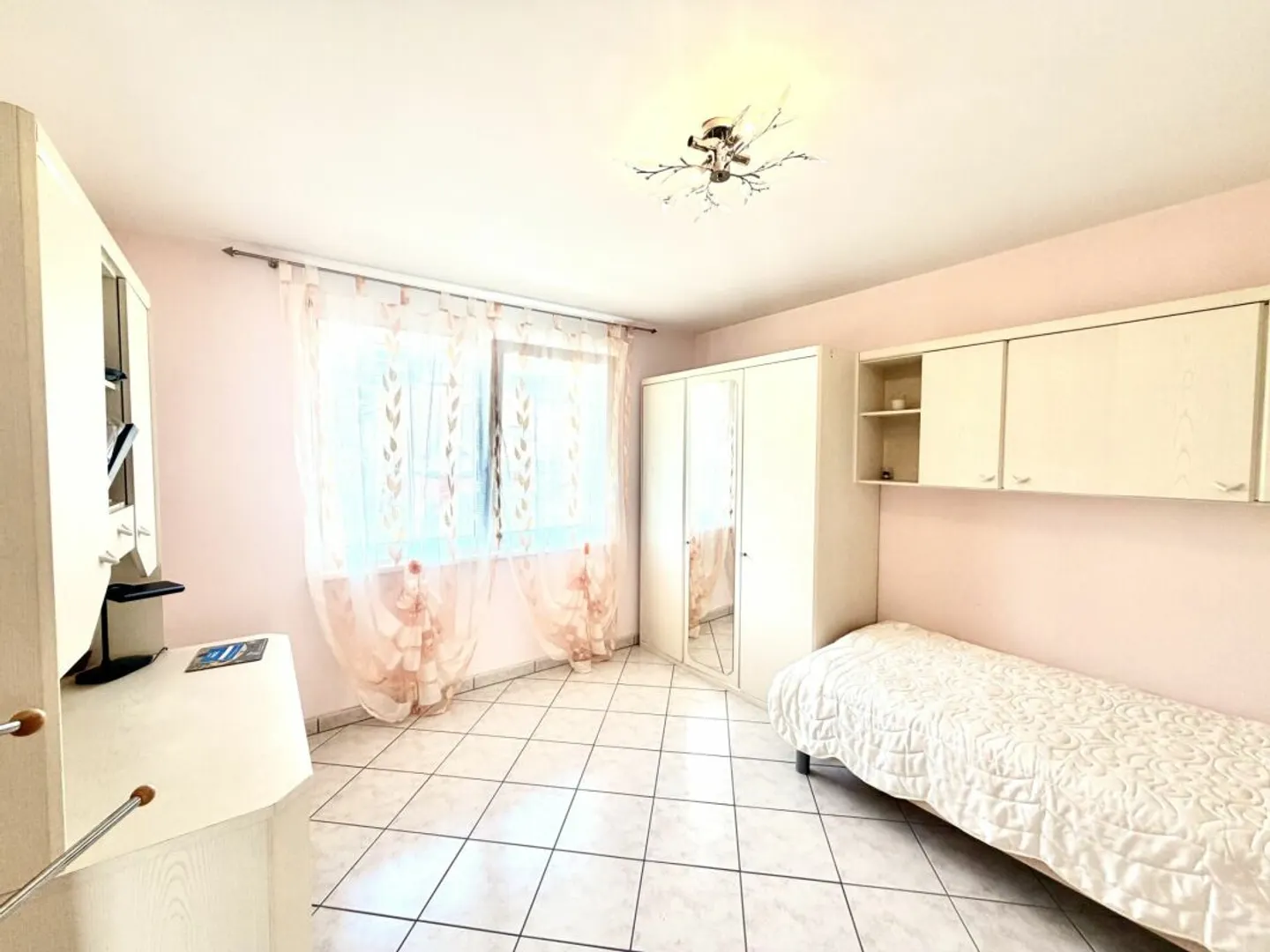 Grosszügiges 7.5-Zimmer Doppel-Einfamilienhaus in Bellach! - Foto 5 di 13
