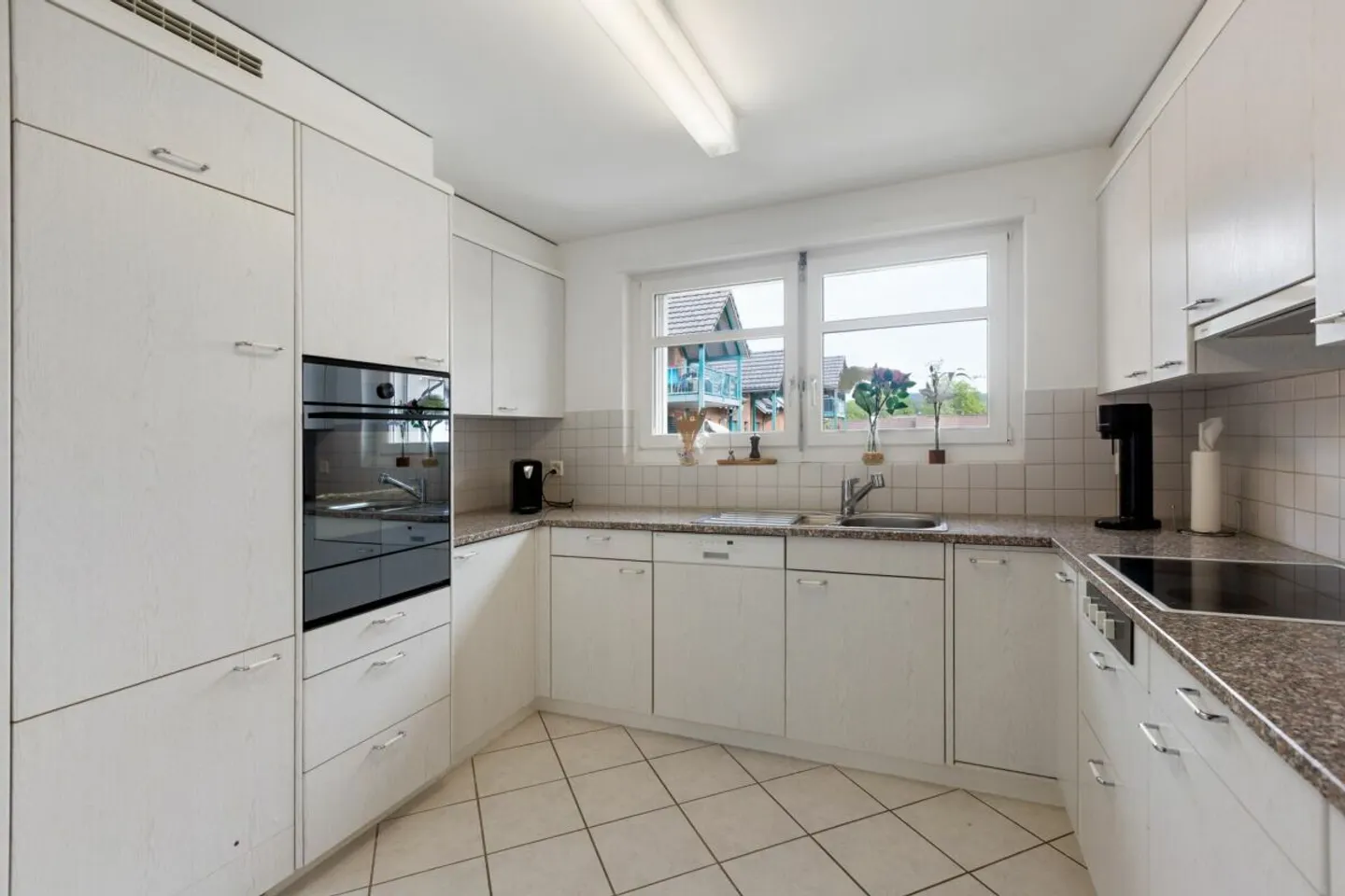 Appartement 3.5 pièces bien entretenu avec balcon ensoleillé et vue sur la verdure - Photo 6 sur 13