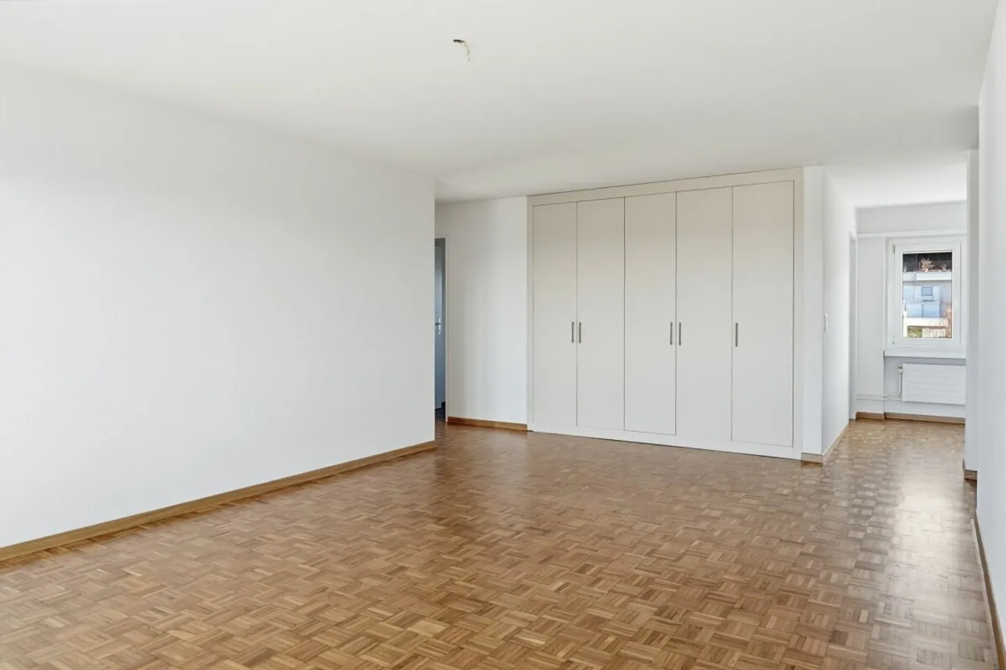 Freshly renovated 4.5-room apartment in a quiet location of Bronschhofen - Photo 4 of 13