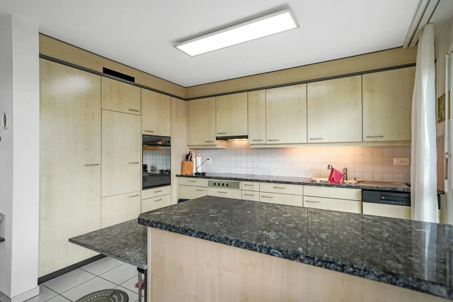 Bright 4.5 Room Apartment with Wonderful View - Photo 3 of 13