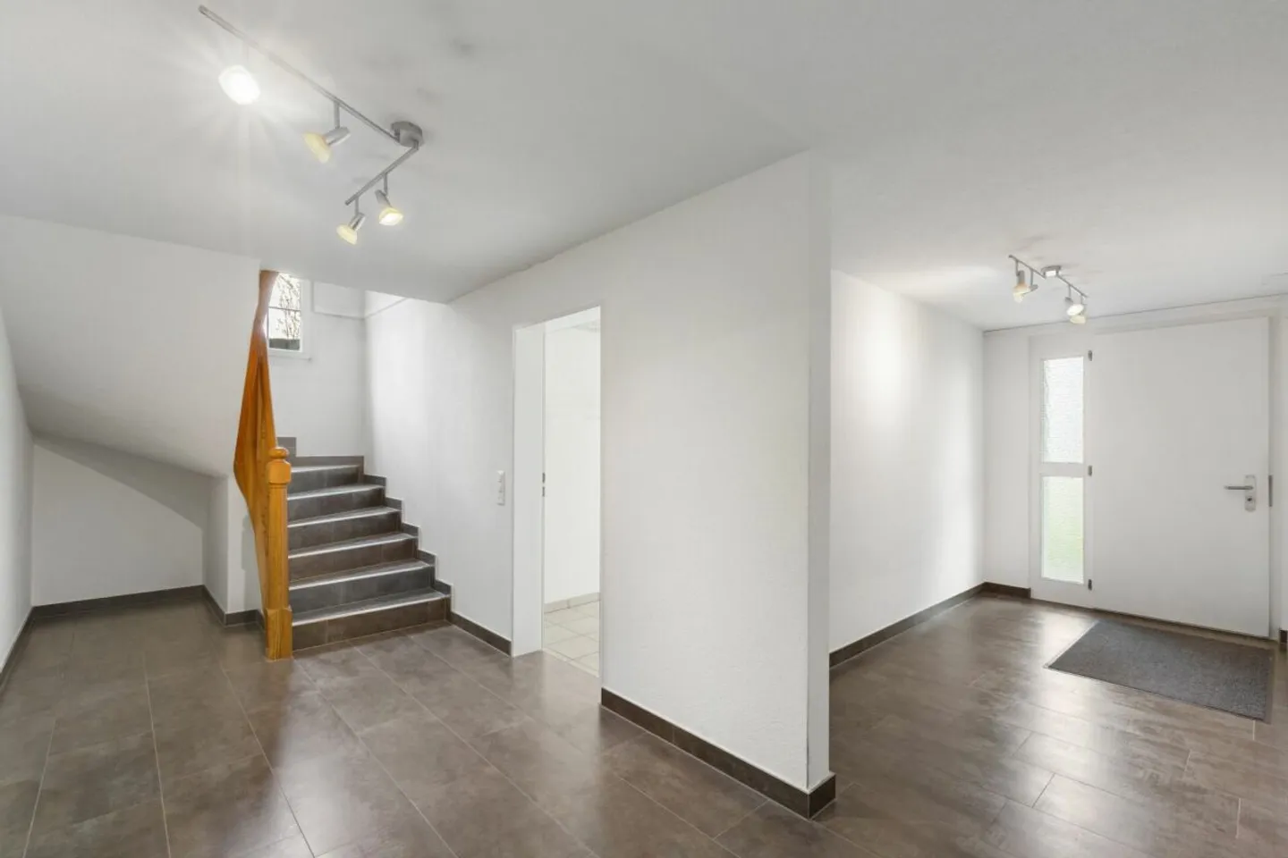 Idyllic, detached 6.5-room single-family house in sunny hillside location - Photo 10 of 12