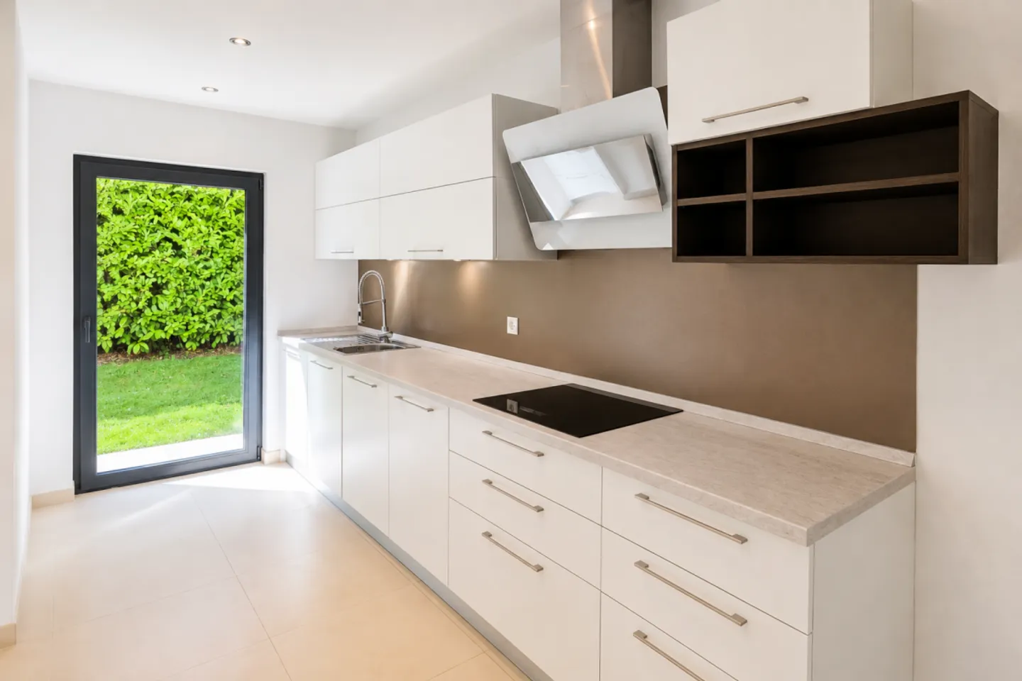 Villa contemporanea di 6 stanze con giardino privato a Mies, a 10 minuti da Ginevra - Foto 2 di 8