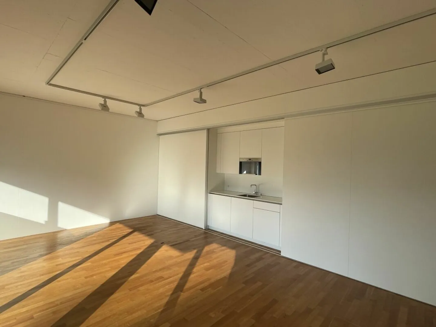 funktional und modern Arbeiten - Photo 1 of 6