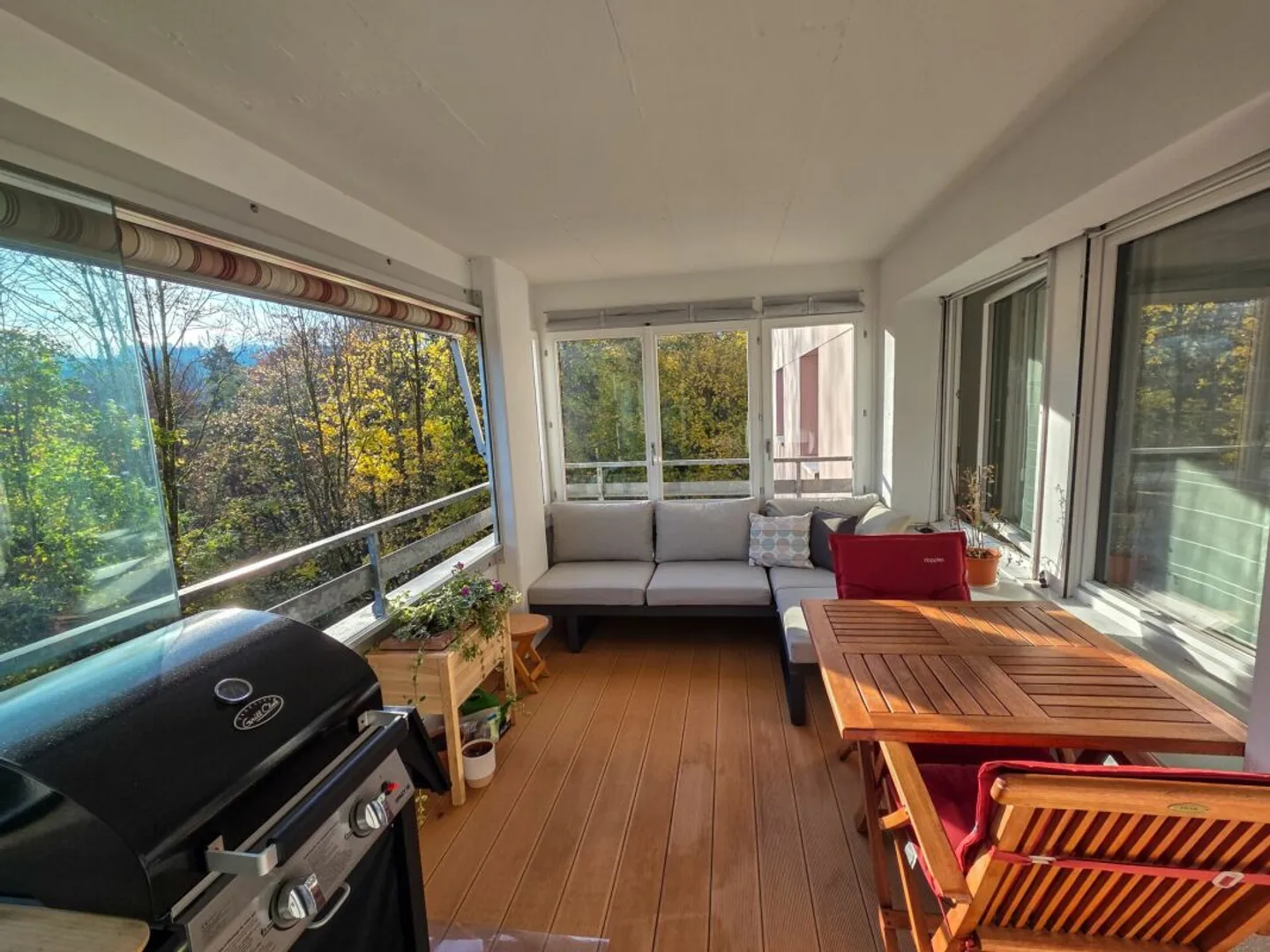 Luxurious 4.5 Room Apartment with a View of the Green - Photo 3 of 13