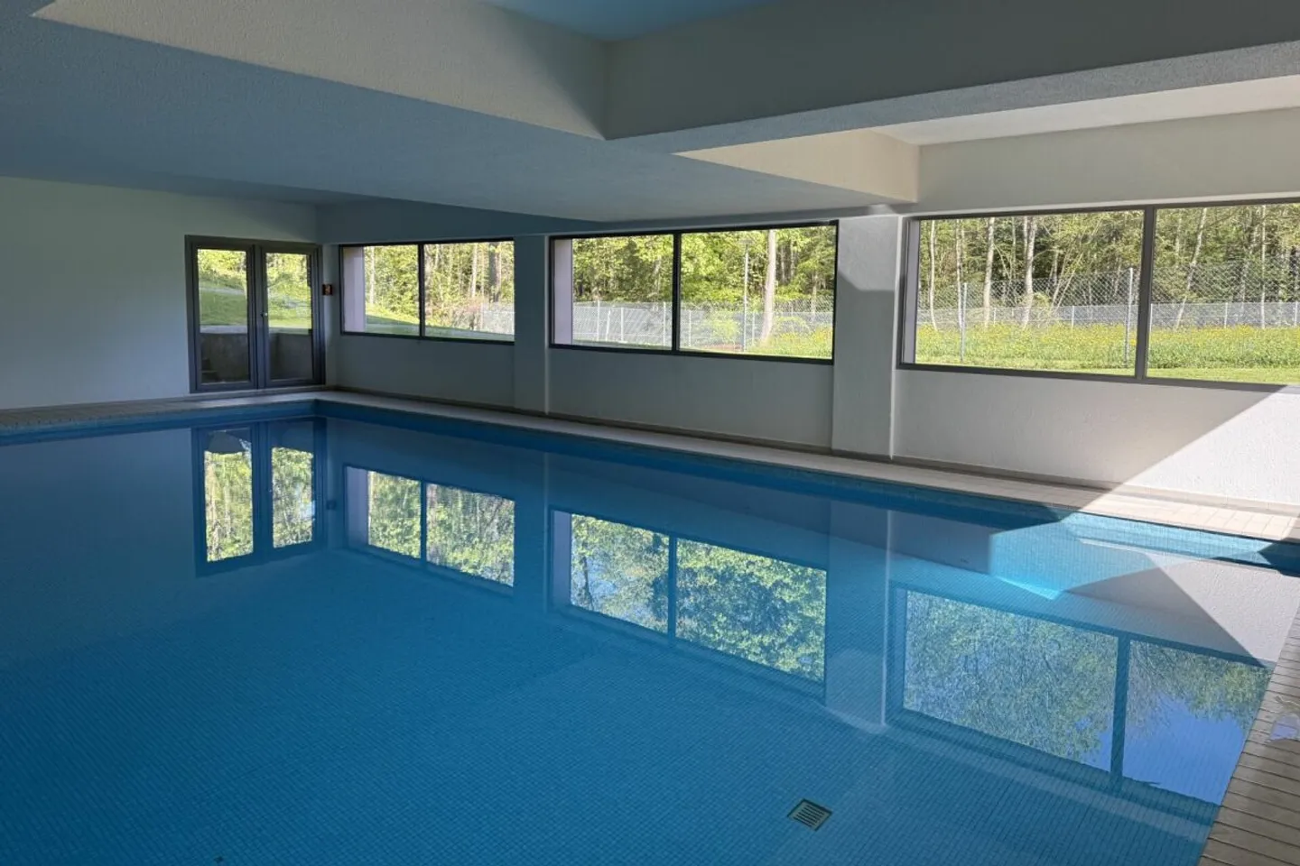 4½-Zr. Wohnung mit Aussicht, Garage und Hallenbad - Foto 5 von 12