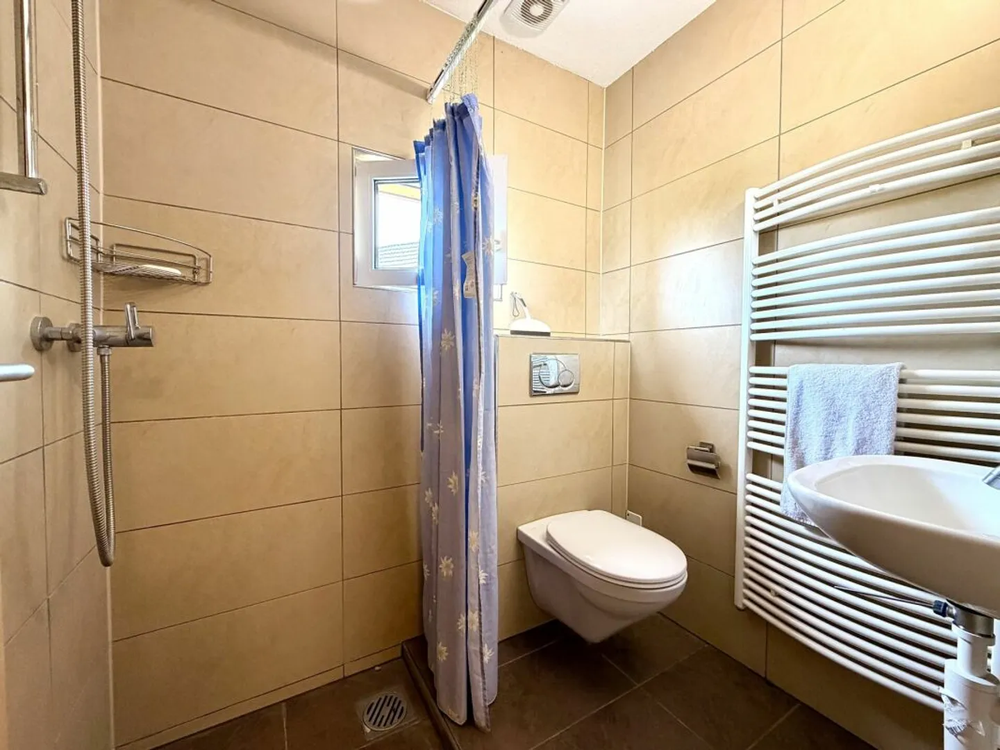 Yield property with 20 rooms and historical charm in Bünzen! - Photo 11 of 13