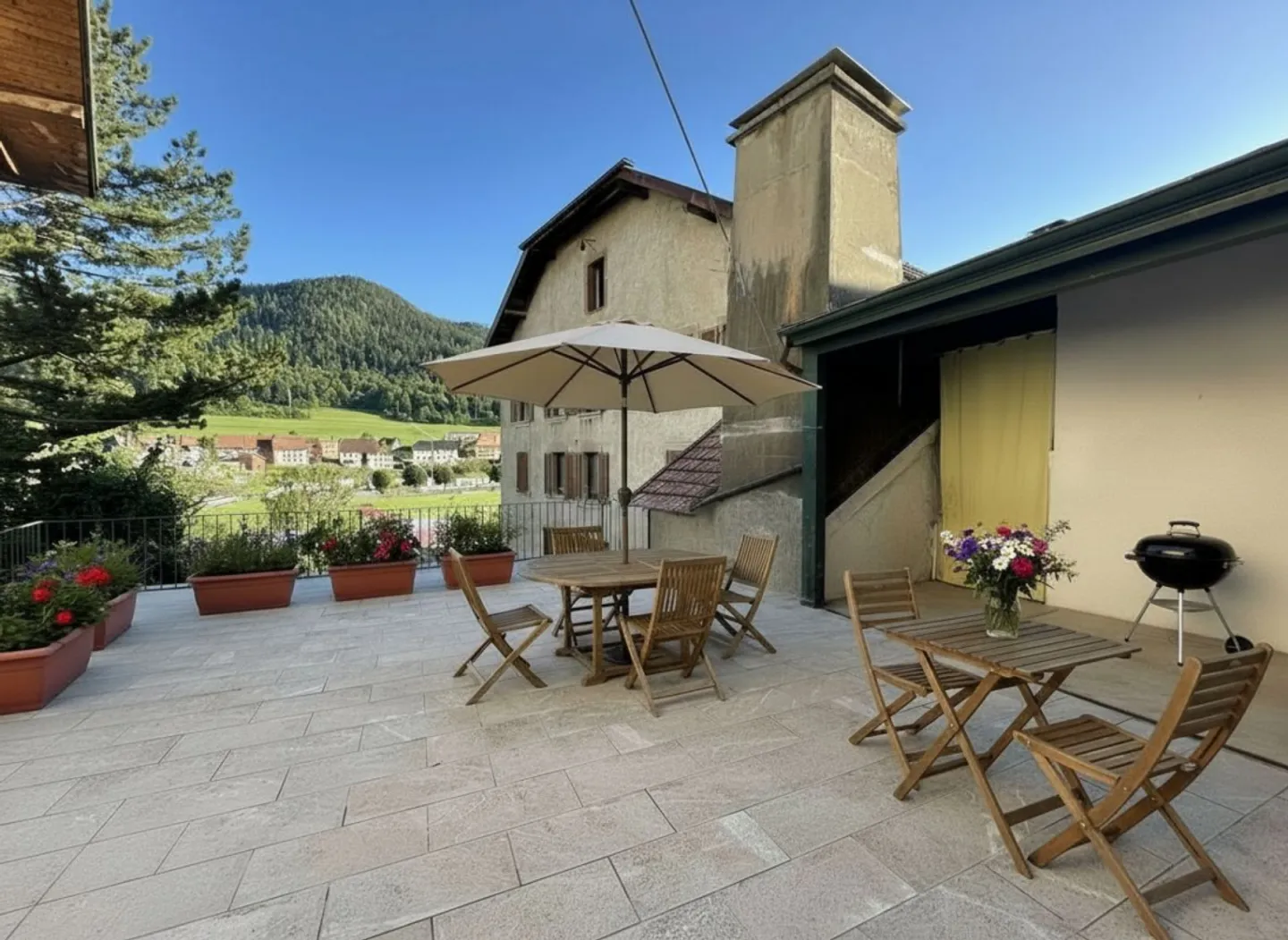 EDIFICIO ATTRAVERSANTE, 4 APPARTAMENTI, 1 NEGOZIO E 1 RISTORANTE - Foto 11 di 13