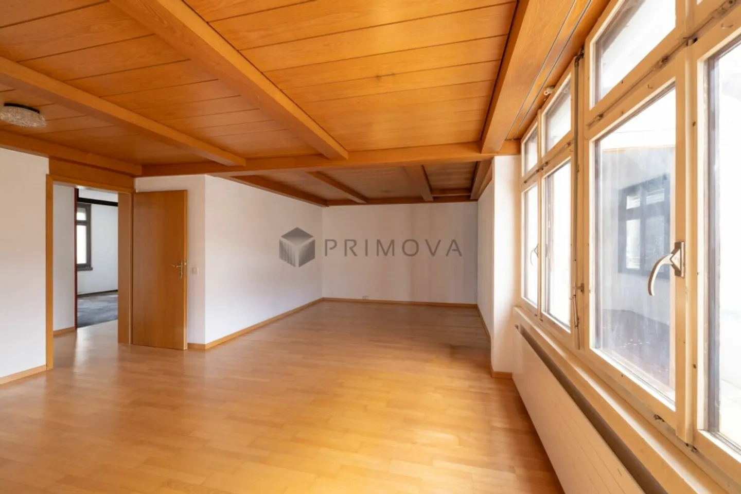 Sunny penthouse apartment in St. Margrethen at the three-country corner - Photo 2 of 13