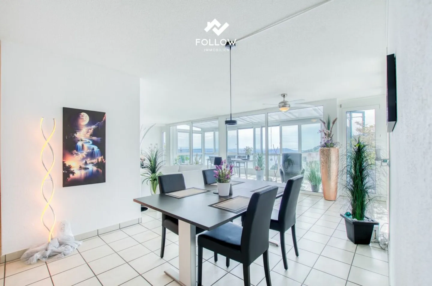 Vue panoramique sur le lac de Bienne: Appartement de rêve penthouse modernisé à Twann - Photo 7 sur 13