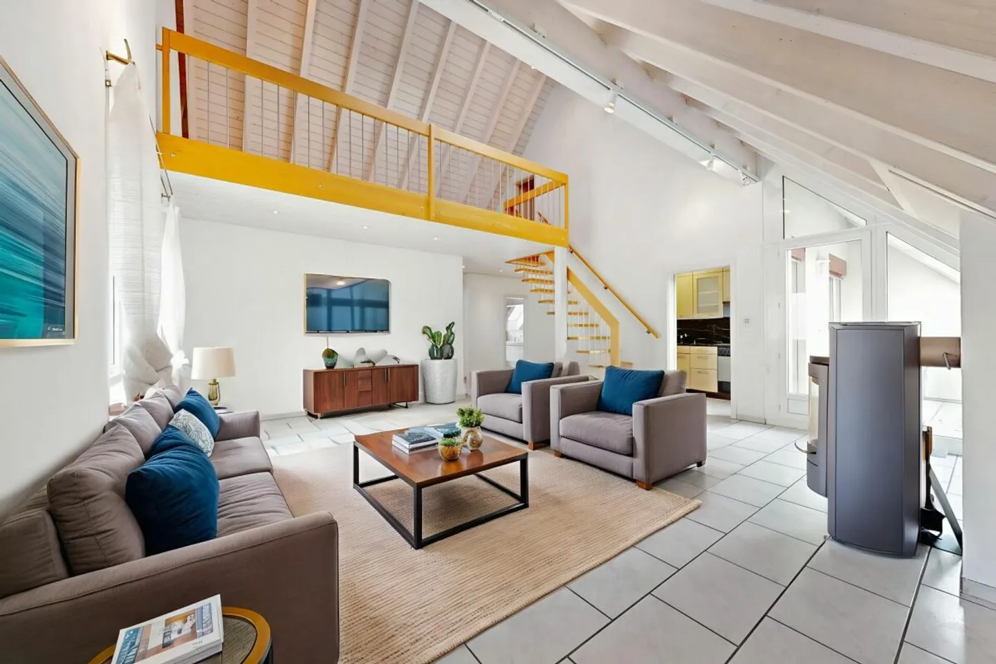 Bright 3.5-room maisonette apartment in a quiet yet central location - Photo 3 of 13