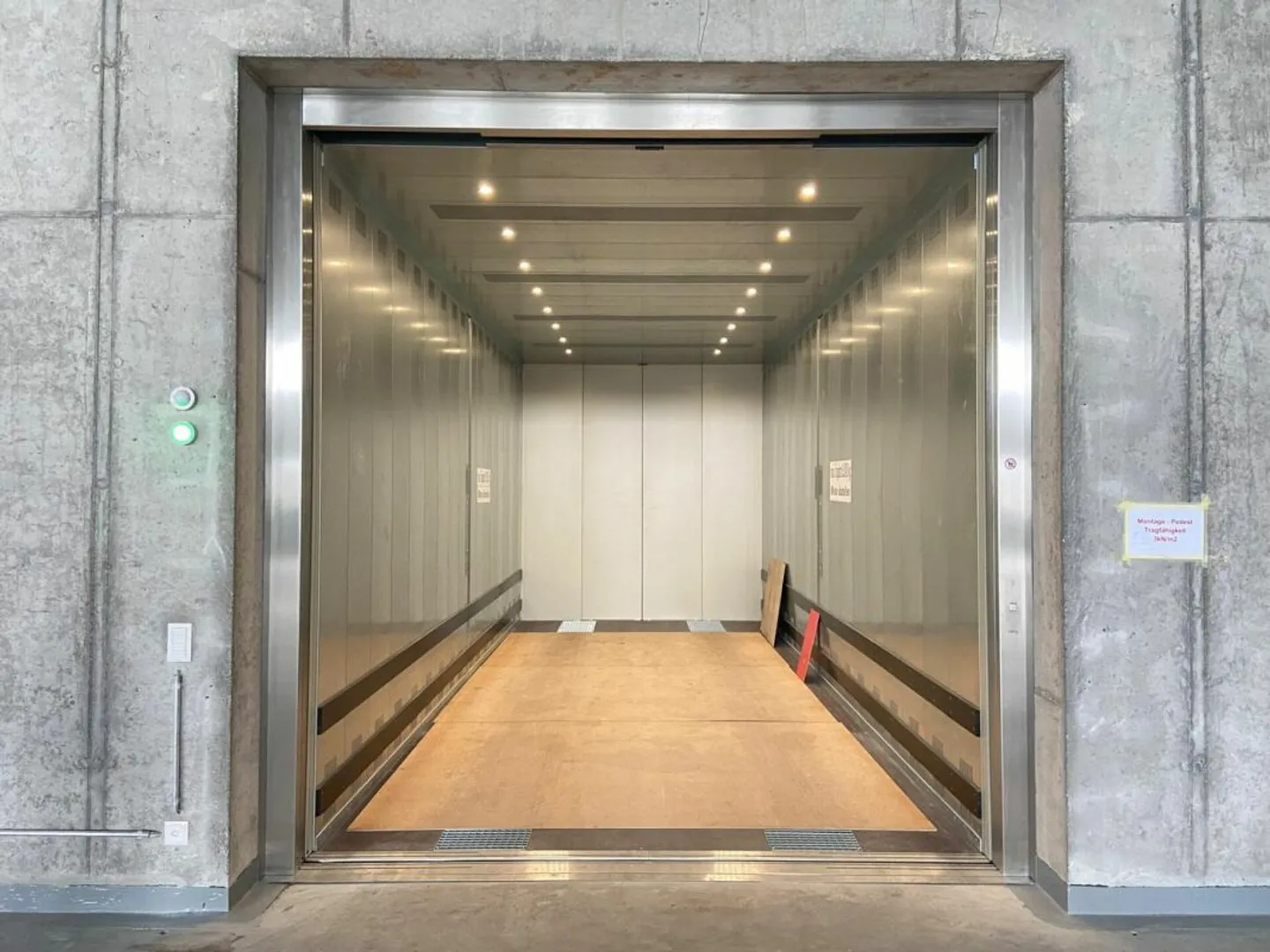 Prima occupazione: Spazio moderno per hall con ascensore per furgoni - Foto 4 di 10