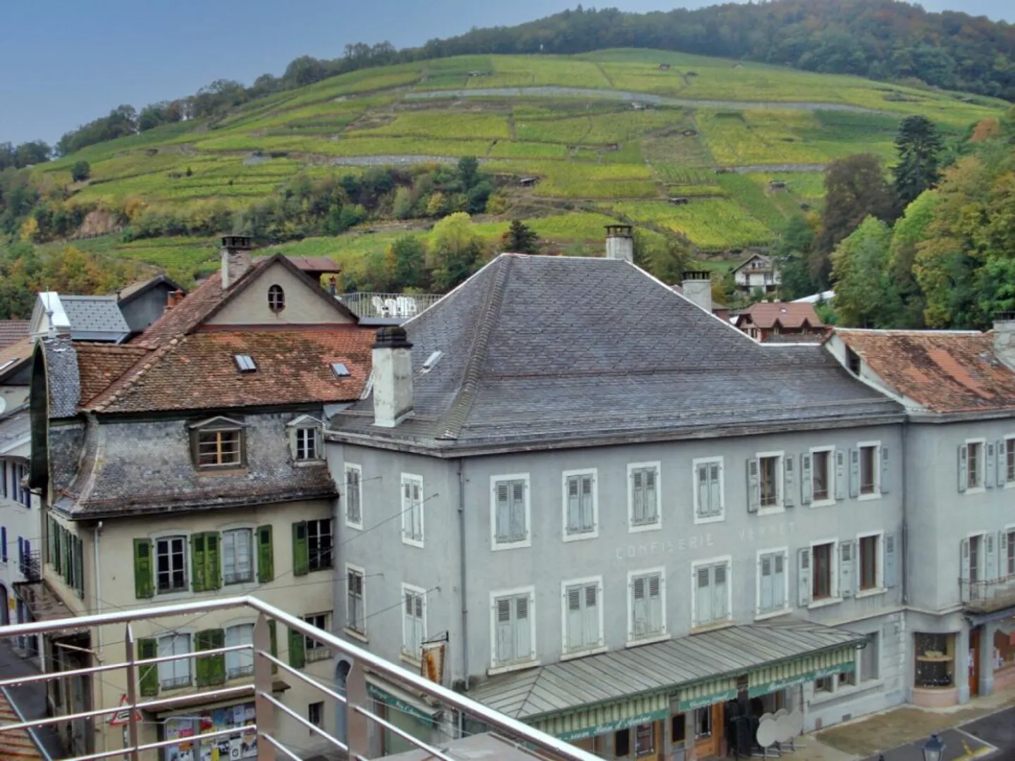 Yield building in the city center - Photo 11 of 13