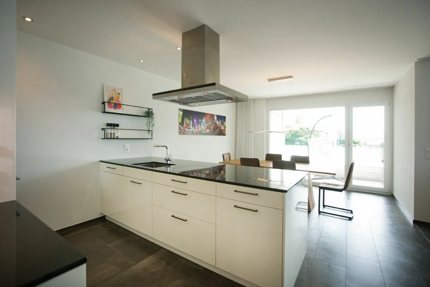 Vivere con stile e comfort: appartamento di 5,5 stanze con terrazza a Märstetten - Foto 3 di 12