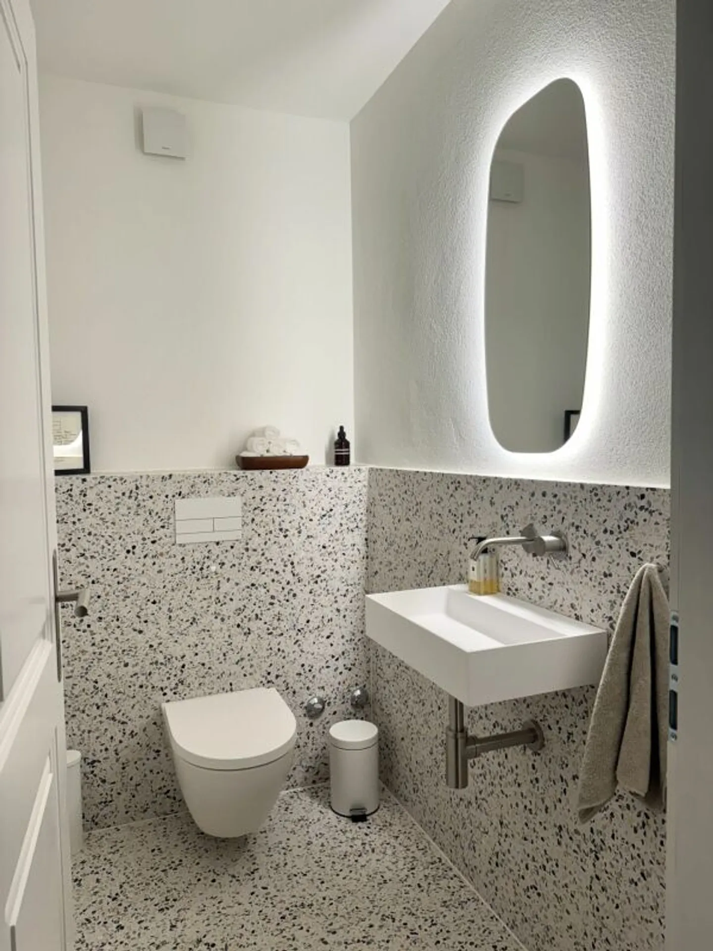 Vivere spazioso in una posizione popolare - Foto 6 di 10