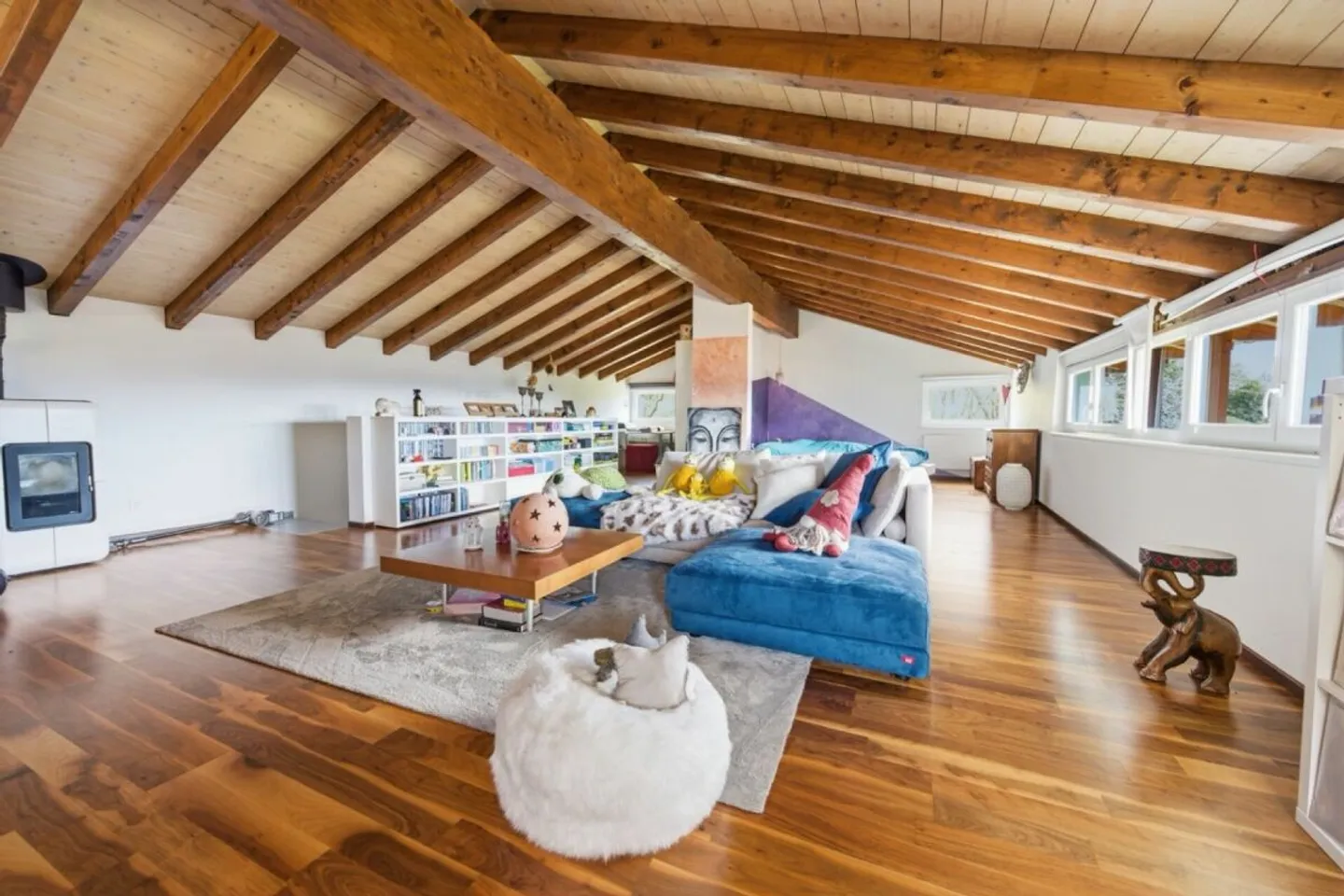 Spacious house with open view and large garden. Ideal for families - Photo 3 of 4