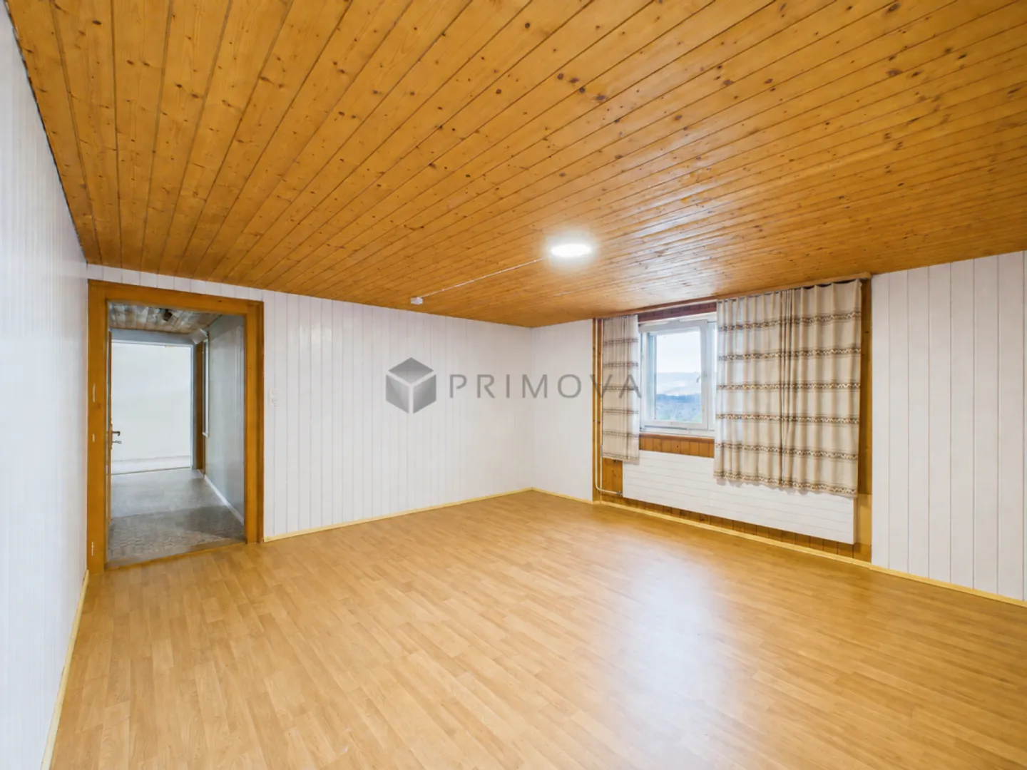 Modernisiertes Zweifamilienhaus mit Weitblick, Doppelgarage und viel Platz - Photo 11 of 13