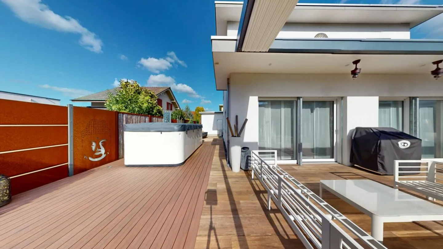 Living at a high level - with pool and exclusive amenities - Photo 3 of 13