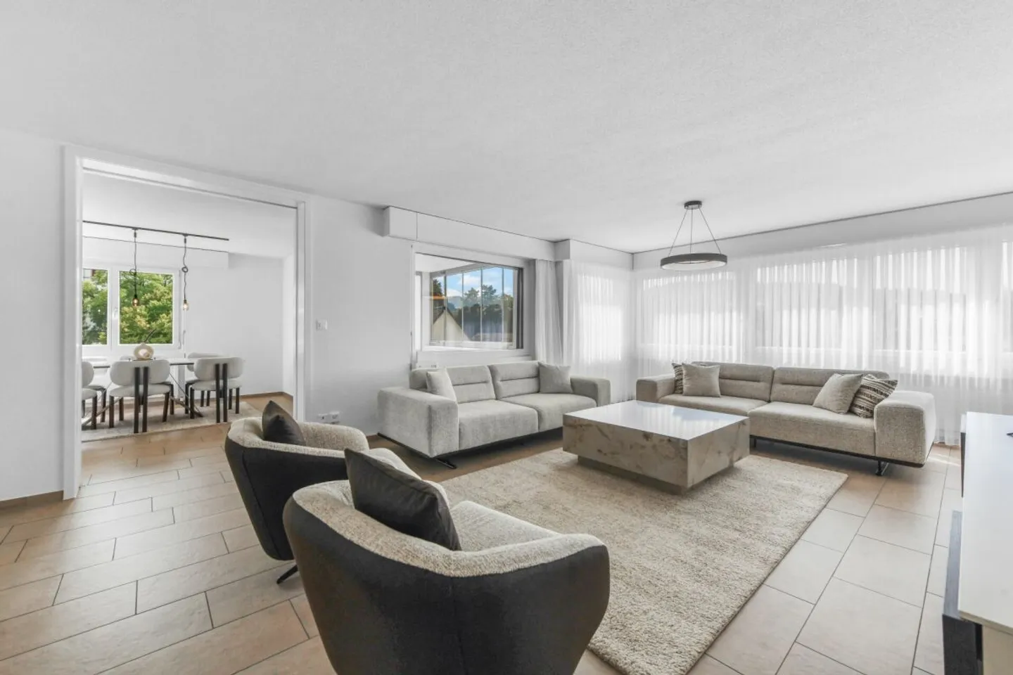 Living with Comfort and a View - 5.5 Rooms in the Center - Photo 1 of 13