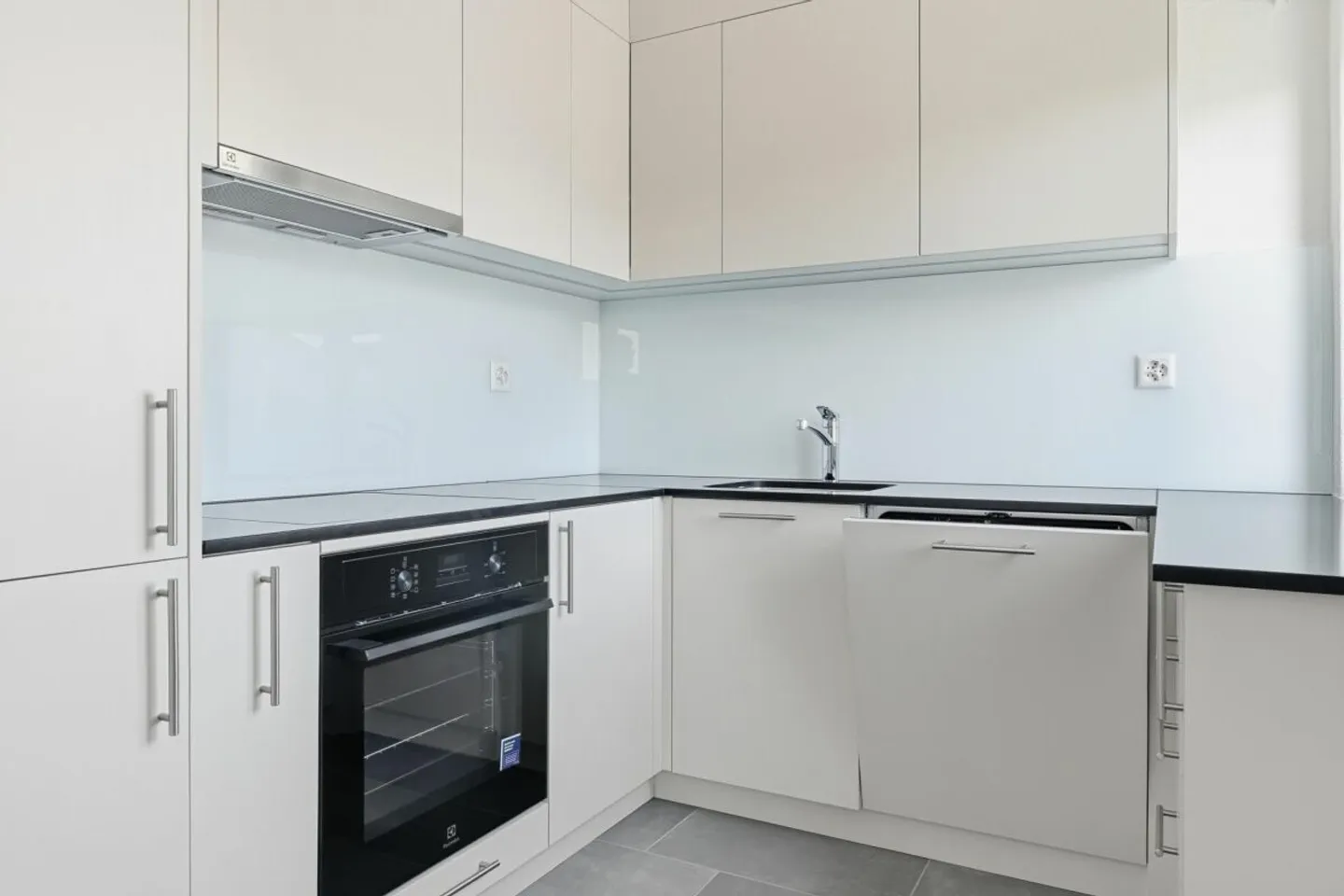 Freshly renovated 4.5-room apartment in a quiet location of Bronschhofen - Photo 3 of 13