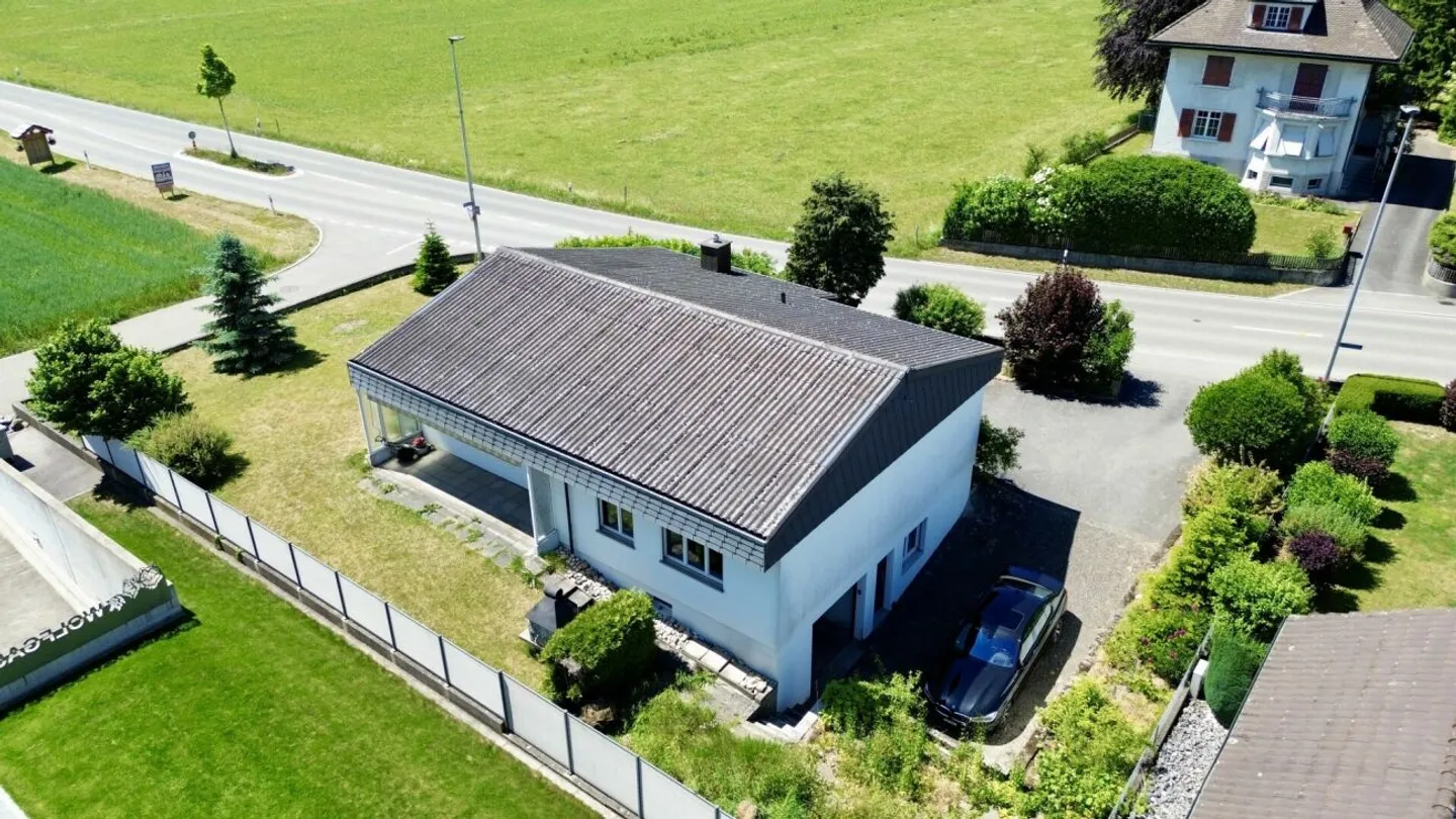 Dream Home with Potential: 5.5-Room Single-Family House in Niederbuchsiten - Photo 3 of 13
