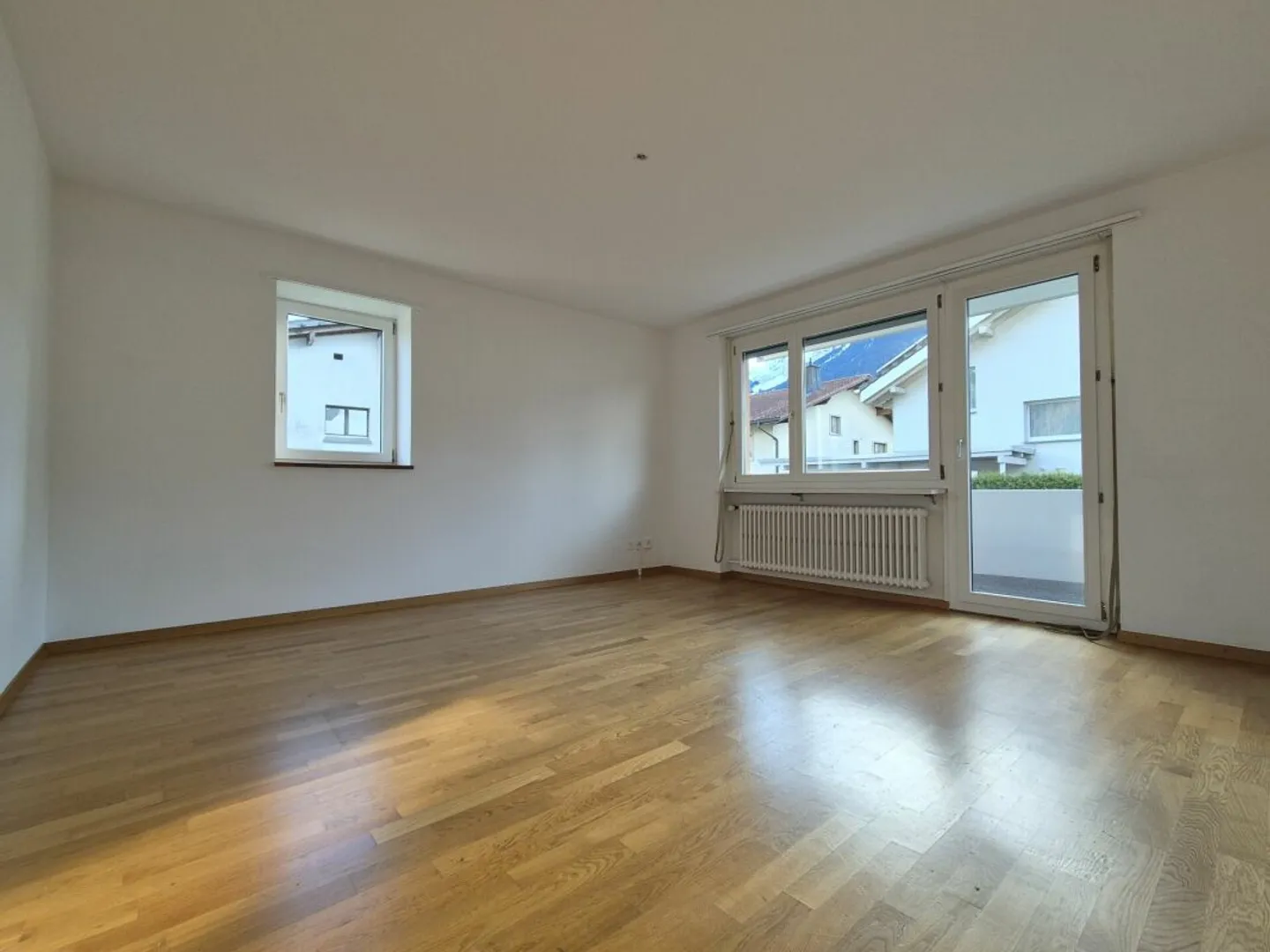 Appartamento luminoso e conveniente di 4,5 stanze con balcone - Foto 1 di 10